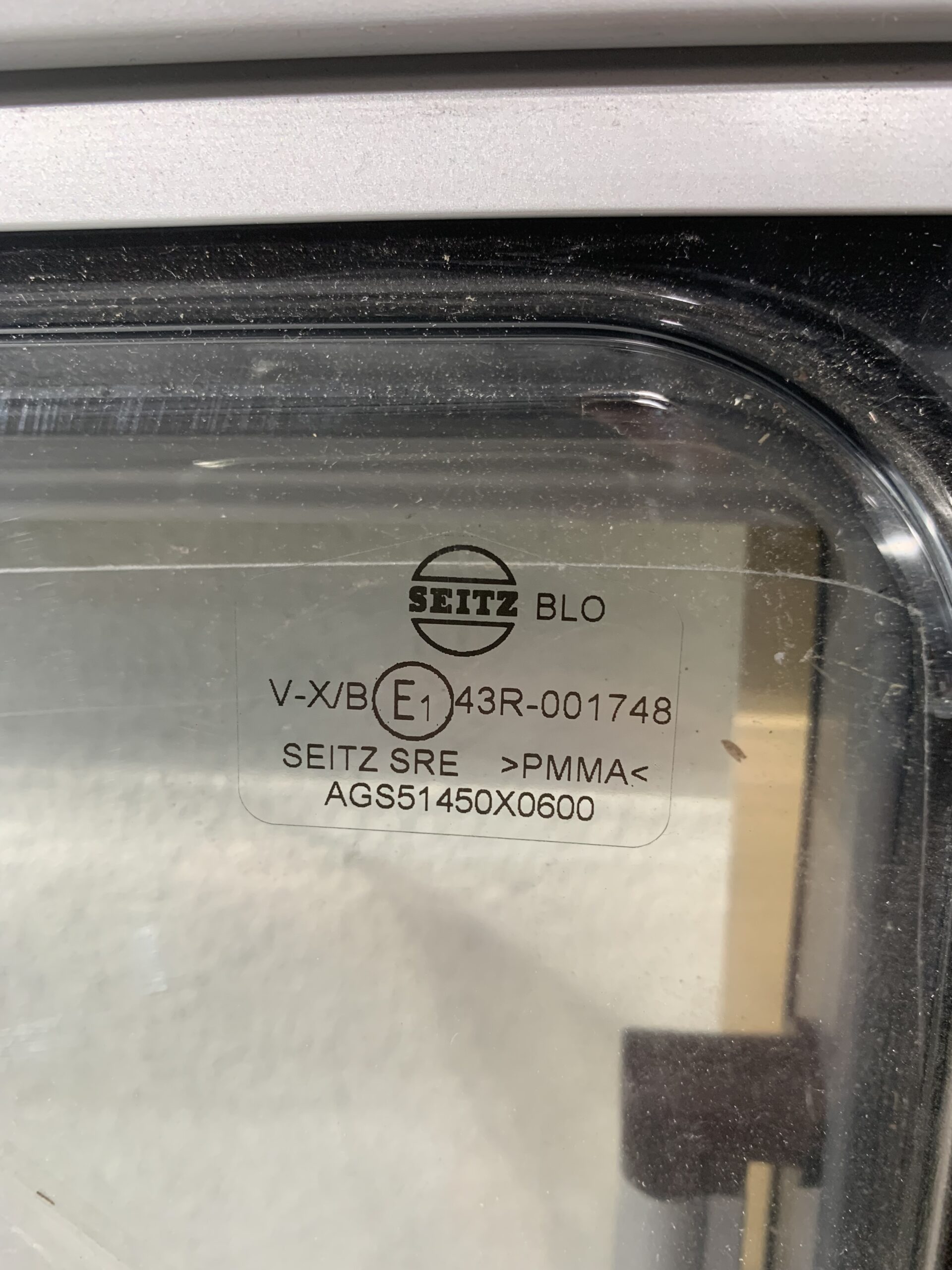 Dometic S4 Ausstellfenster 1450mm x 600mm, mit Rollo und Fliegennetz