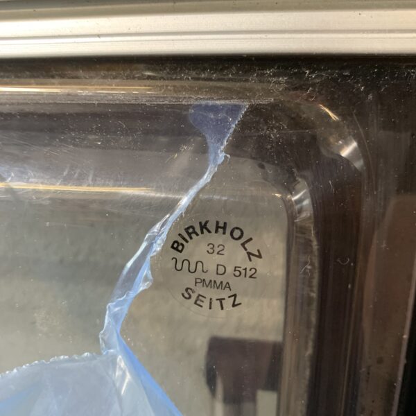 Ausstellfenster schwarz 1450mm x 590mm mit Verriegelung