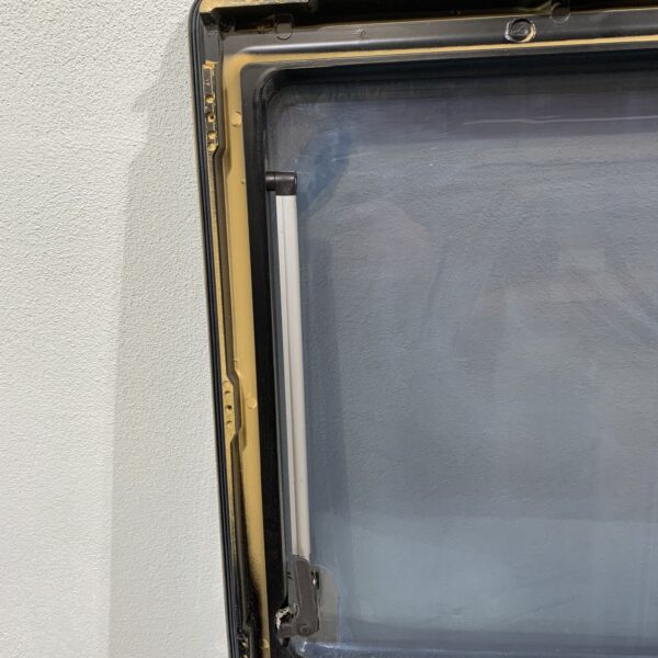 Ausstellfenster schwarz 1450mm x 590mm mit Verriegelung