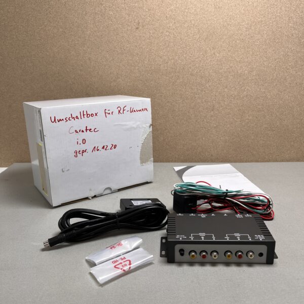Caratec Umschaltbox für Rückfahrkamera
