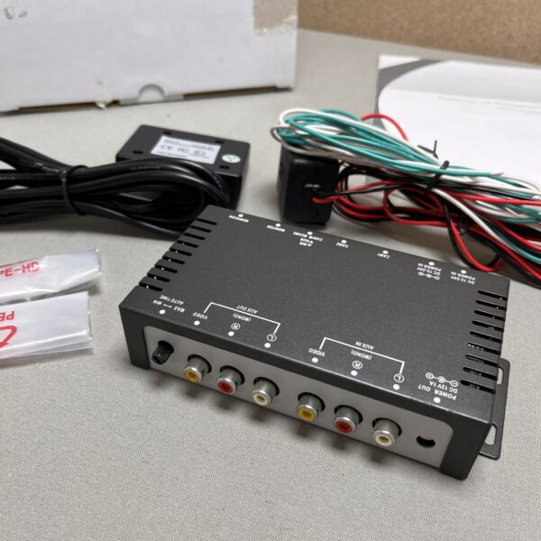 Caratec Umschaltbox für Rückfahrkamera