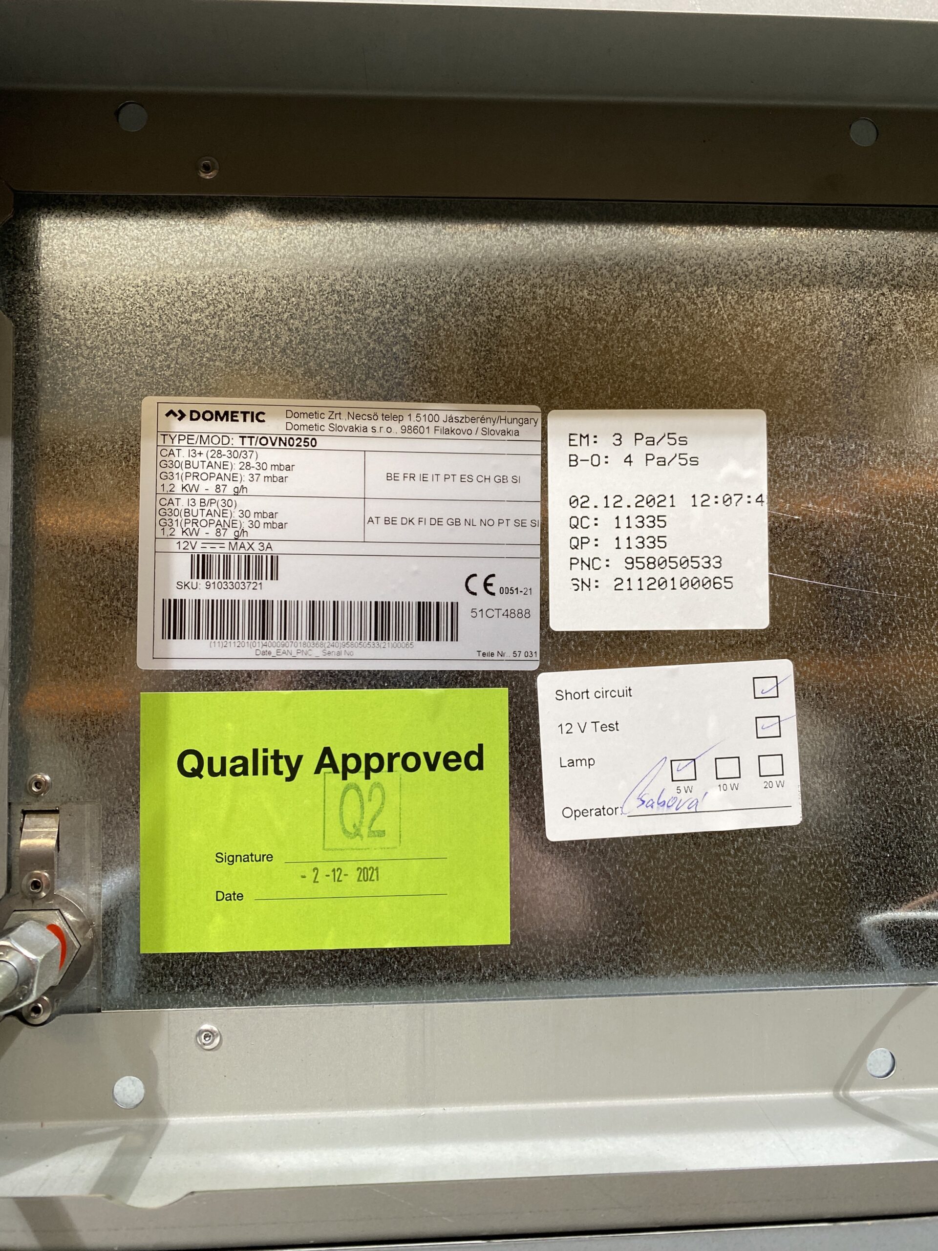 Dometic RMDT 10.5 x Kühlschrank mit Gefrierfach und Backofen