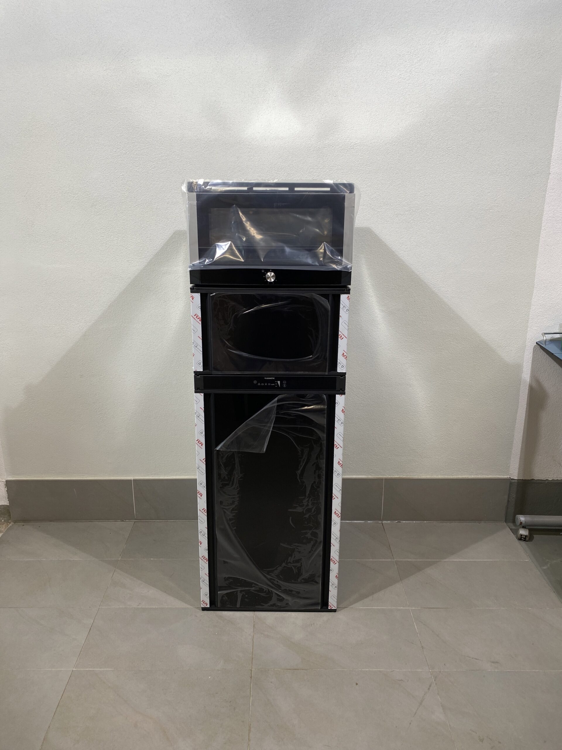 Dometic RMDT 10.5 x Kühlschrank mit Gefrierfach und Backofen