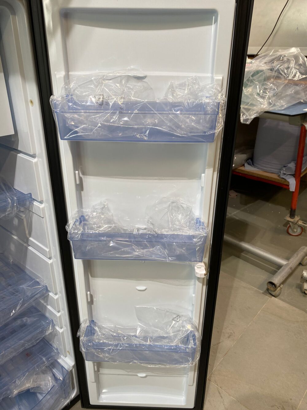 Dometic RMLT 9335 Kühlschrank mit Gefrierfach und Backofen – Bild 4