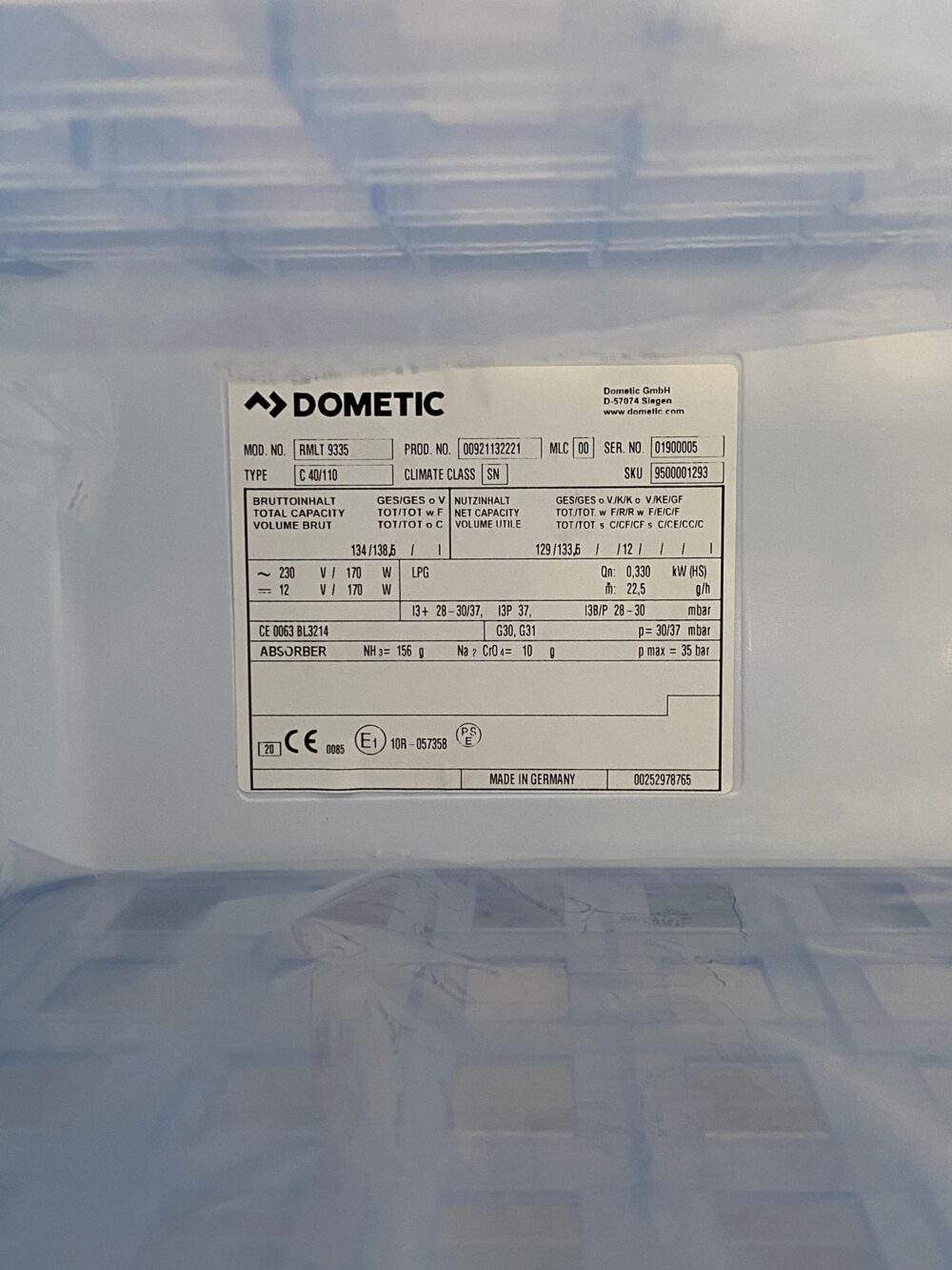 Dometic RMLT 9335 Kühlschrank mit Gefrierfach und Backofen – Bild 8