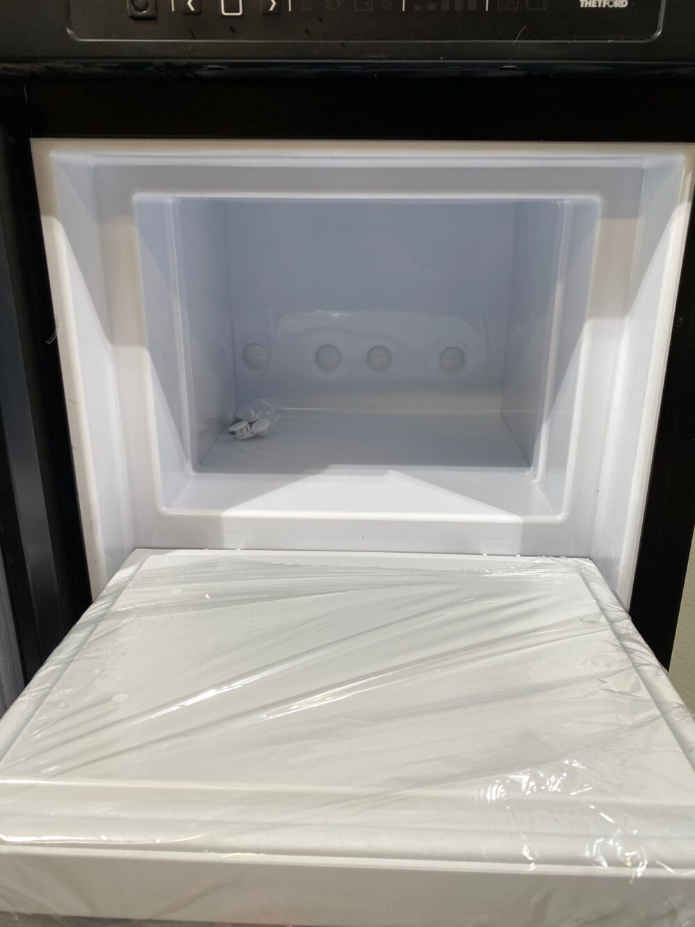 Thetford REFRN4142E+ Absorberkühlschrank mit Gefrierfach – Bild 3