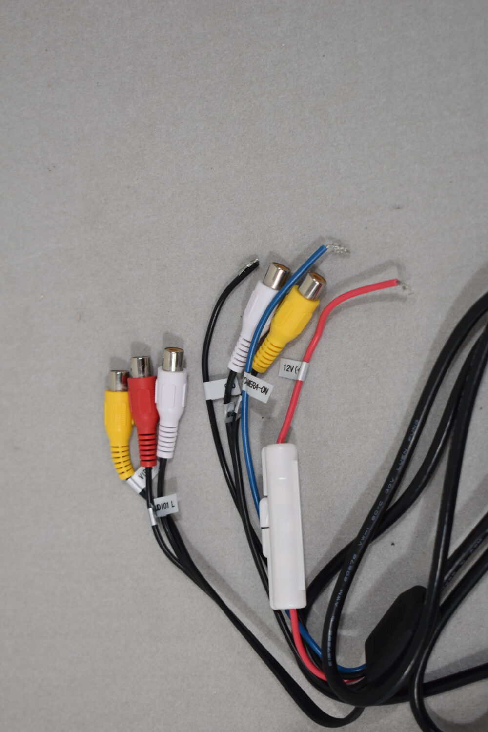 Viseton Monitor mit Fernbedienung und Anschlusskabel – Bild 10