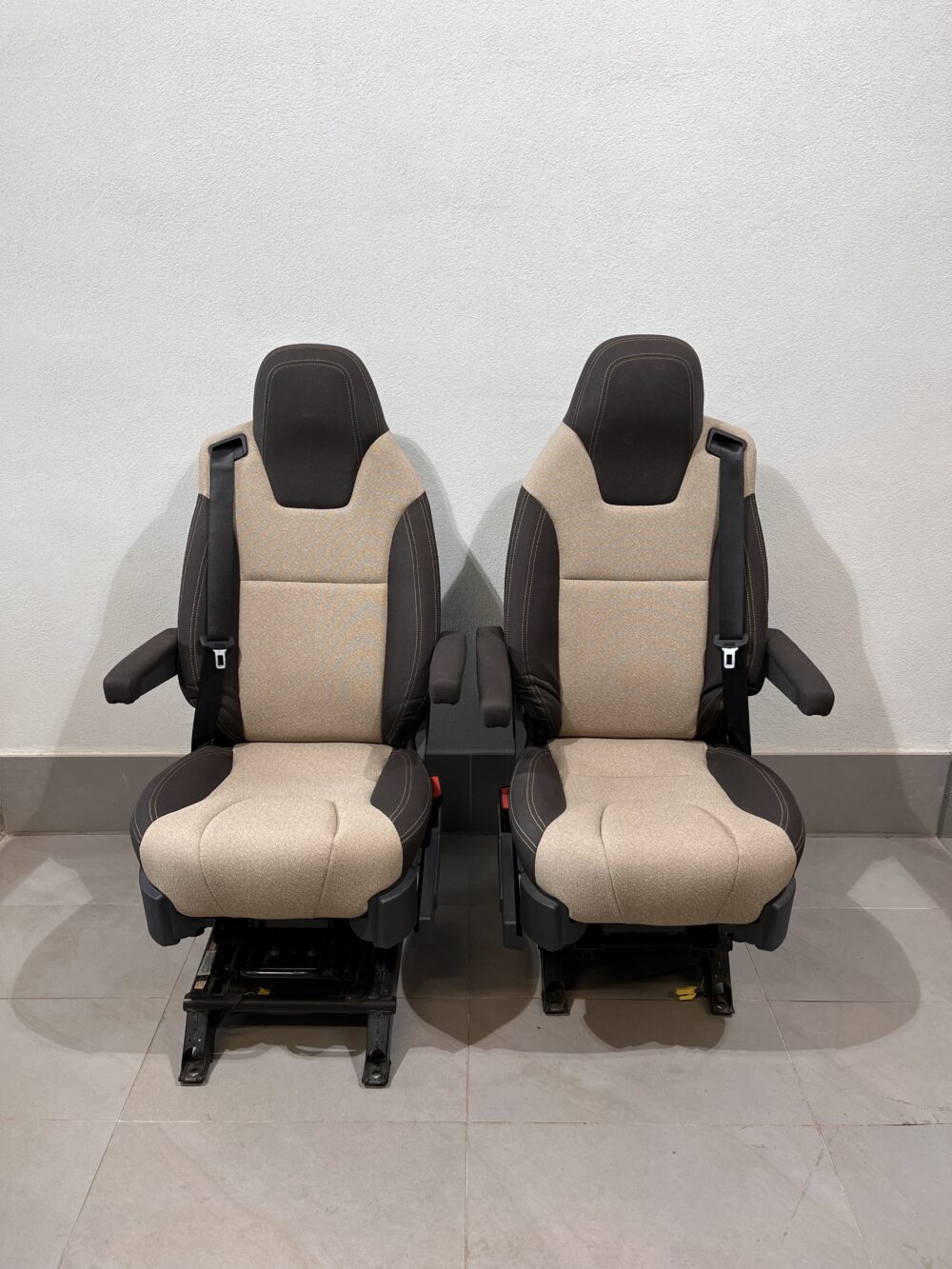 Isri Fiat Ducato Fahrersitz & Beifahrersitz mit Drehkonsole Jumper Boxer Camper