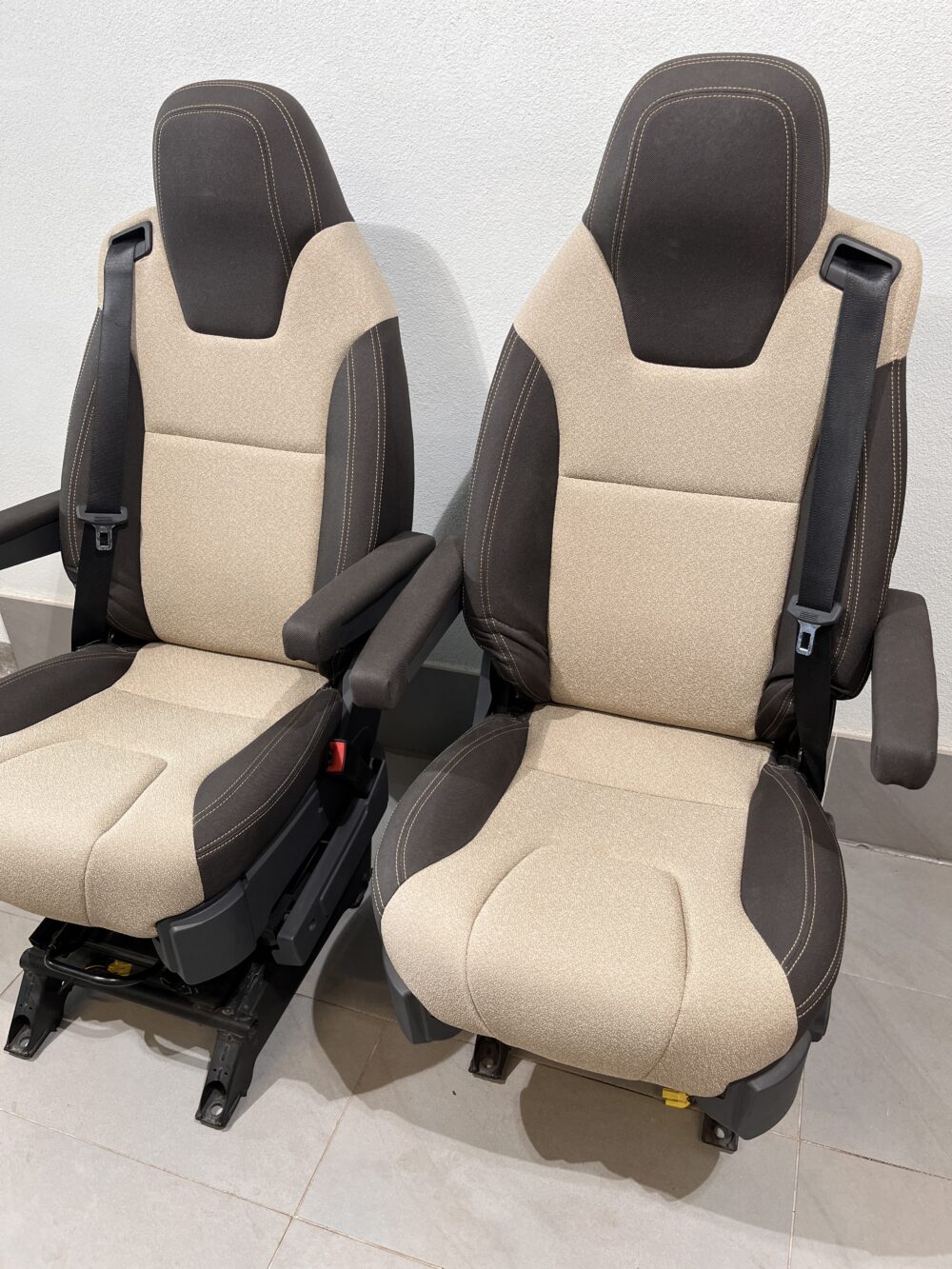 Isri Fiat Ducato Fahrersitz & Beifahrersitz mit Drehkonsole Jumper Boxer Camper