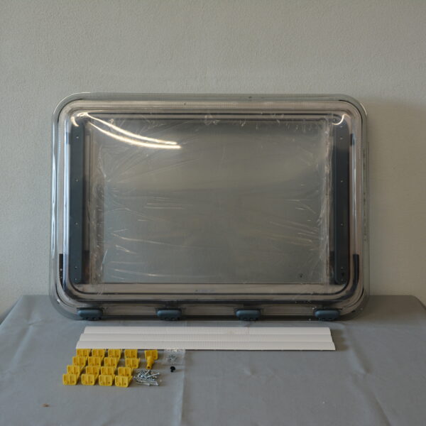 Dometic Heki mit Rollo und Fliegengitter