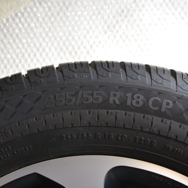 Continental Van Contact Camper 255/55R18