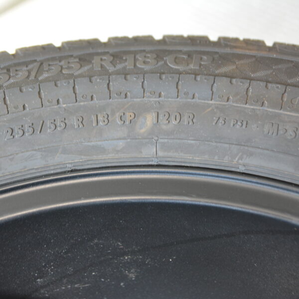 Continental Van Contact Camper 255/55R18