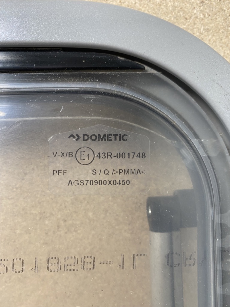 Dometic S7 Fenster Hellgrau 900x450 mm – Bild 4