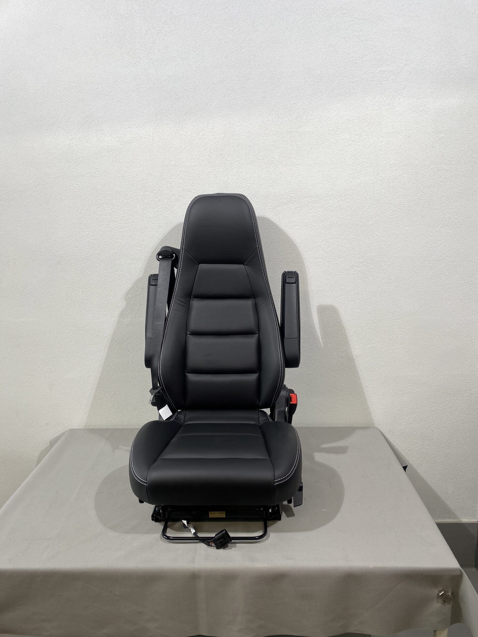 Aguti  Beifahrersitz Gis Liner, Leder Black