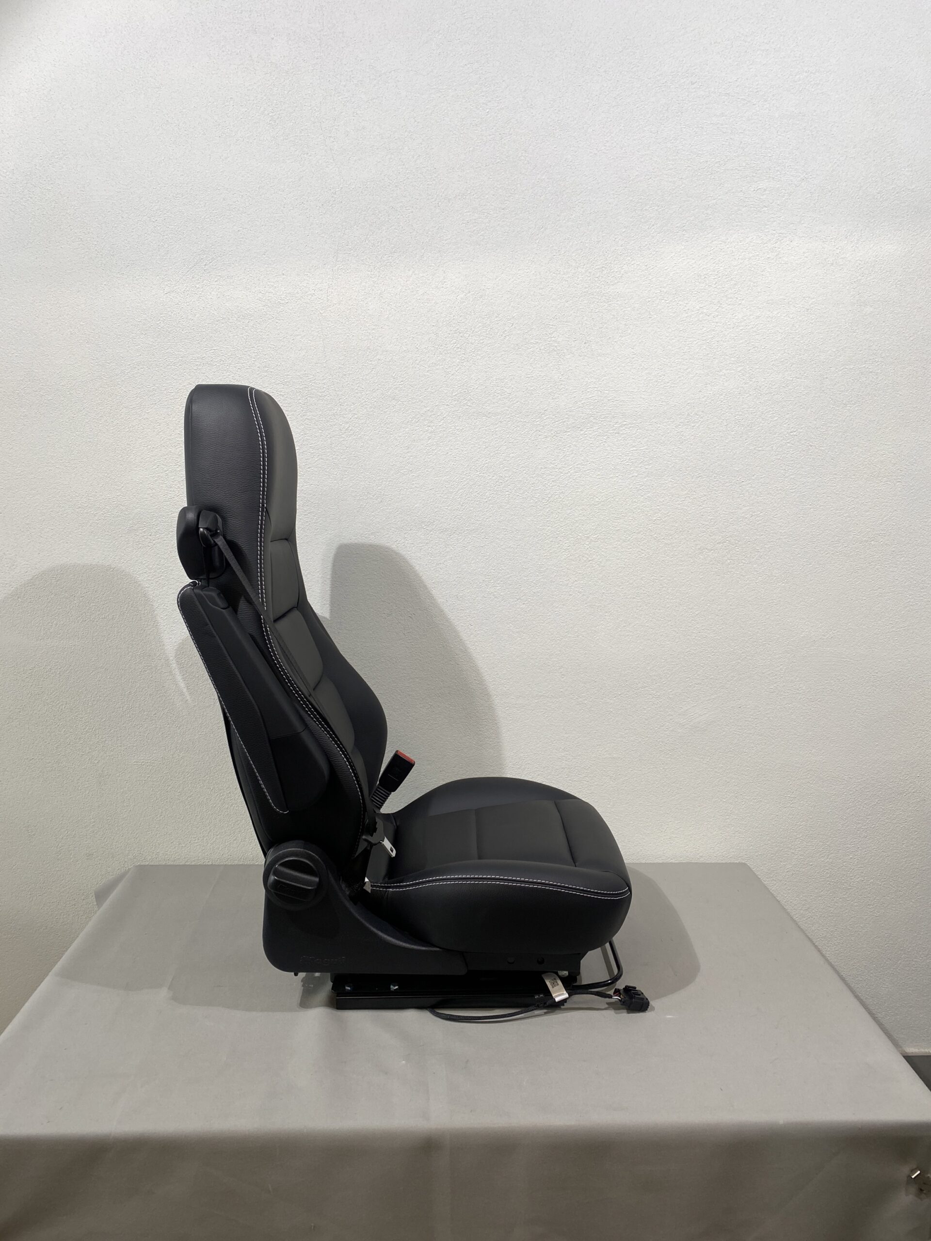 Aguti  Beifahrersitz Gis Liner, Leder Black