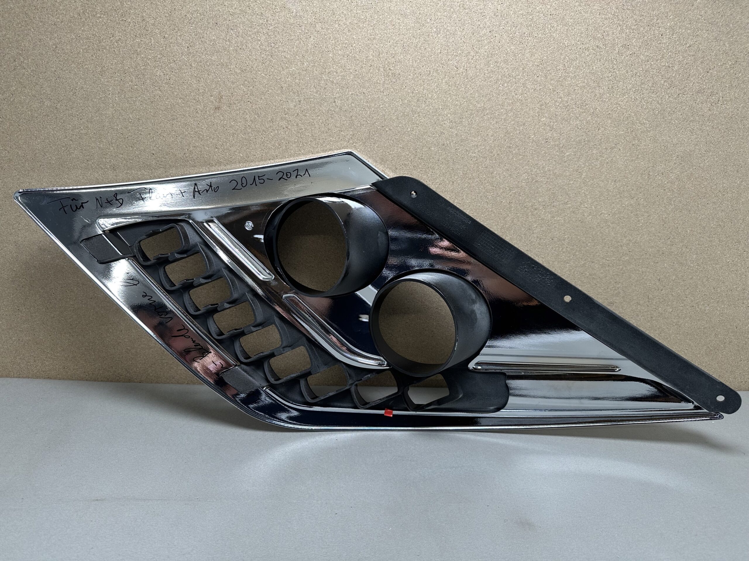 Scheinwerferblende Niesmann + Bischoff Flair + Arto 2015-2020  links Fahrerseite