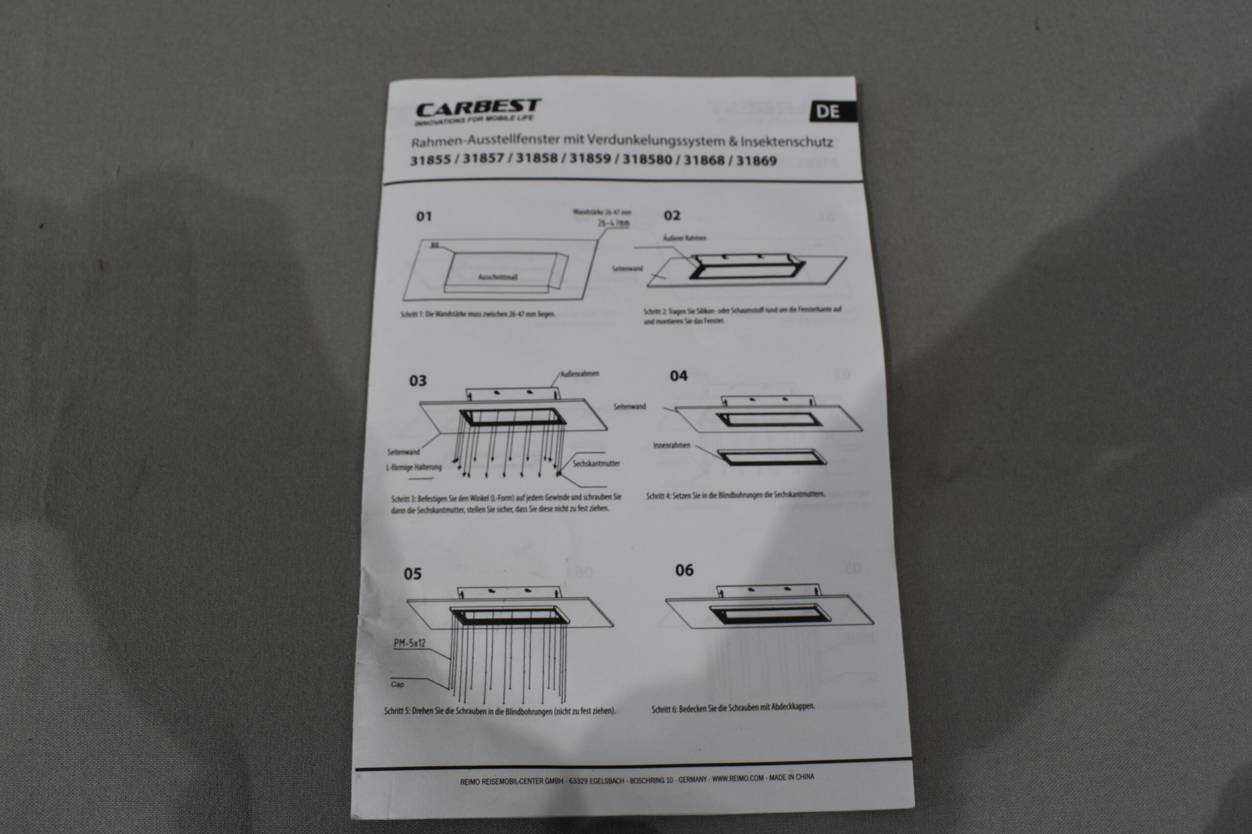 Carbest Ausstellfenster mit Verdunklungssystem und Insektenschutz 900x450 mm