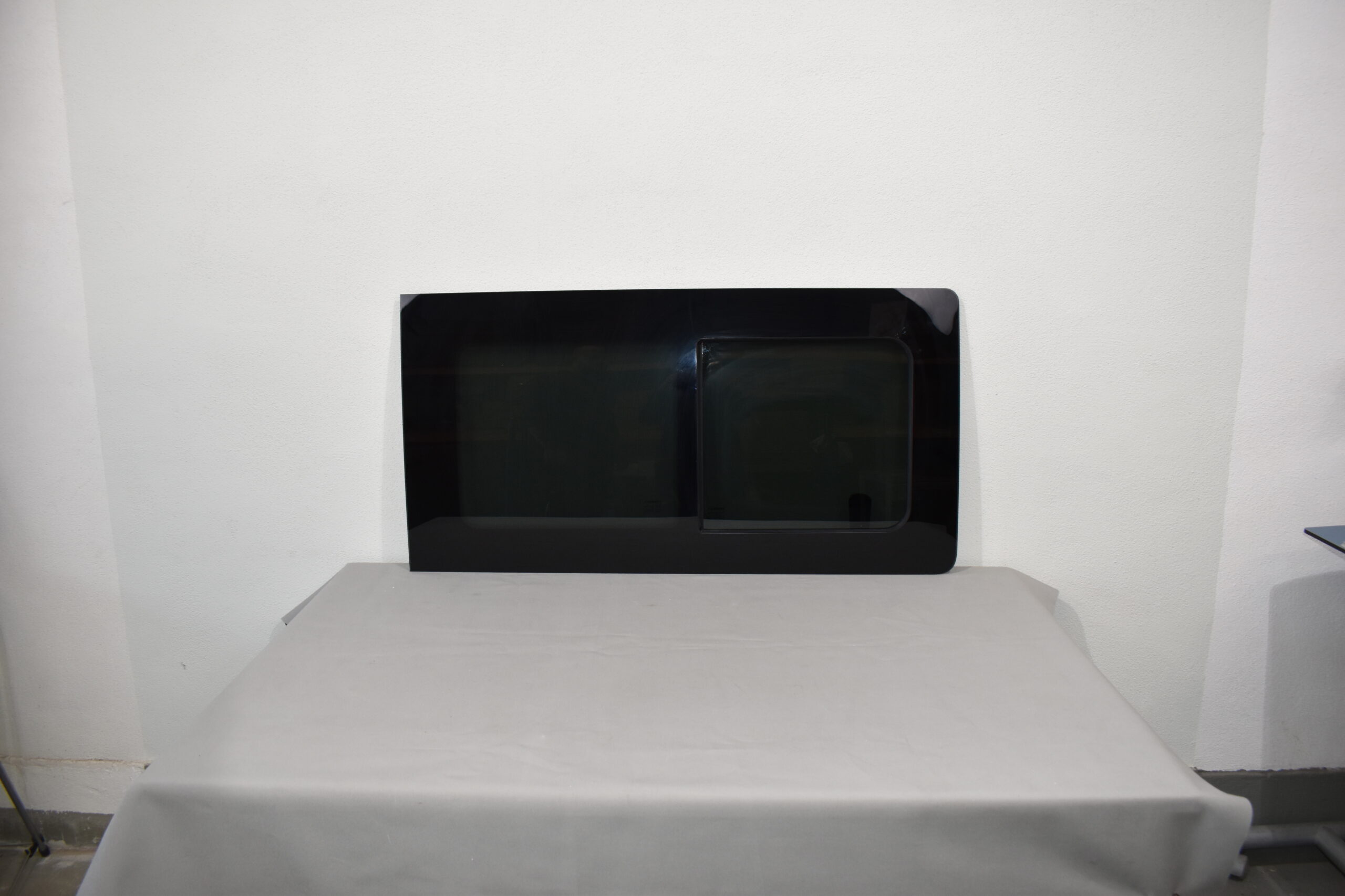 Carbest Schiebefenster T5 / T6 1135x585 mm schwarz