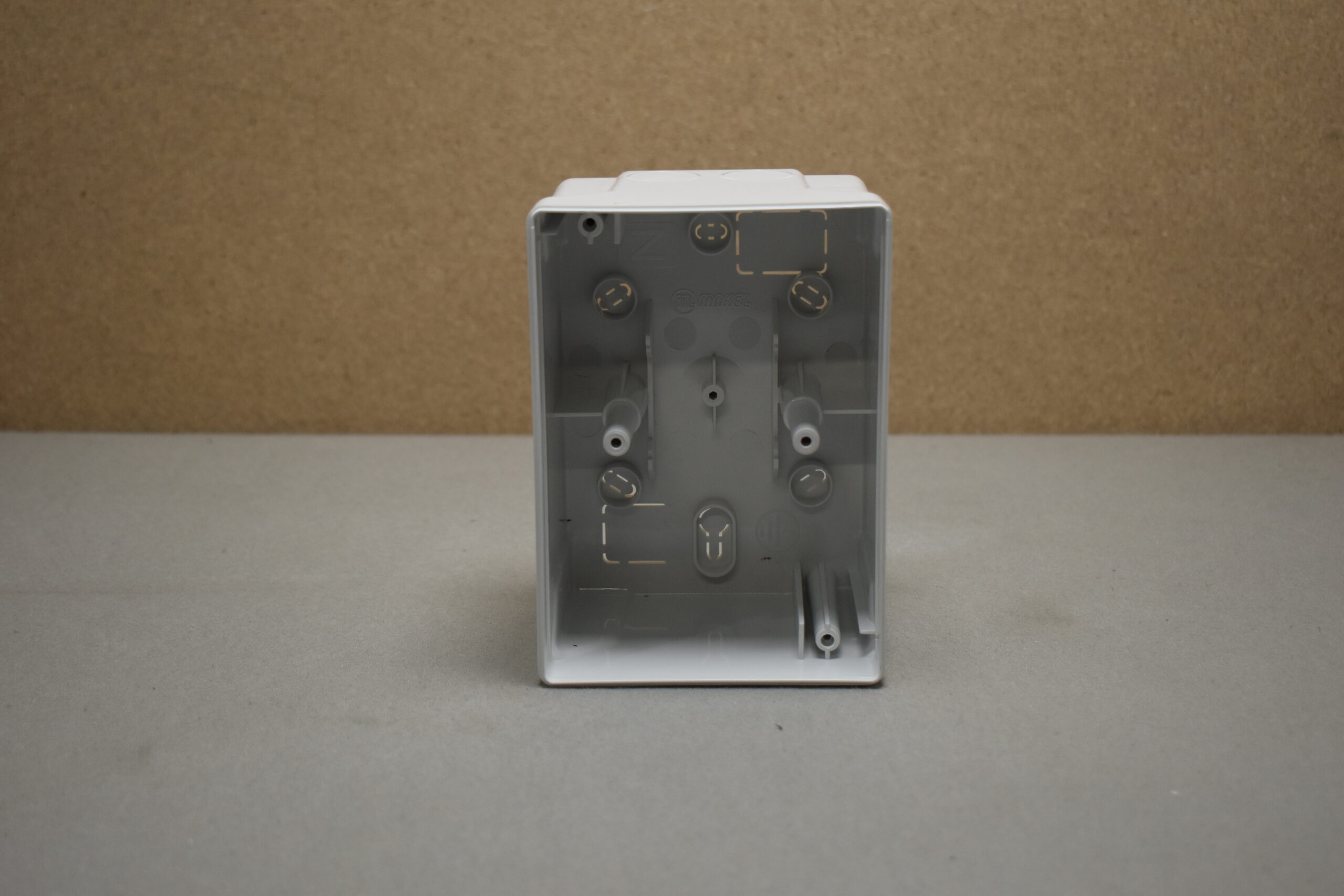 Makel Sicherungskasten / Verteiler / Unterverteiler / Aufputzkasten Transparent