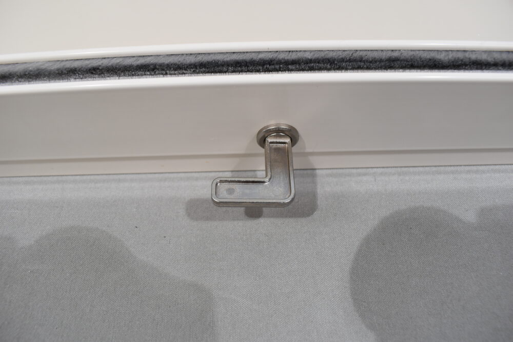 Fahrerhaus-Rollladen; elektr. Rollo inkl. Führungsschiene Flair BJ 2015-2022