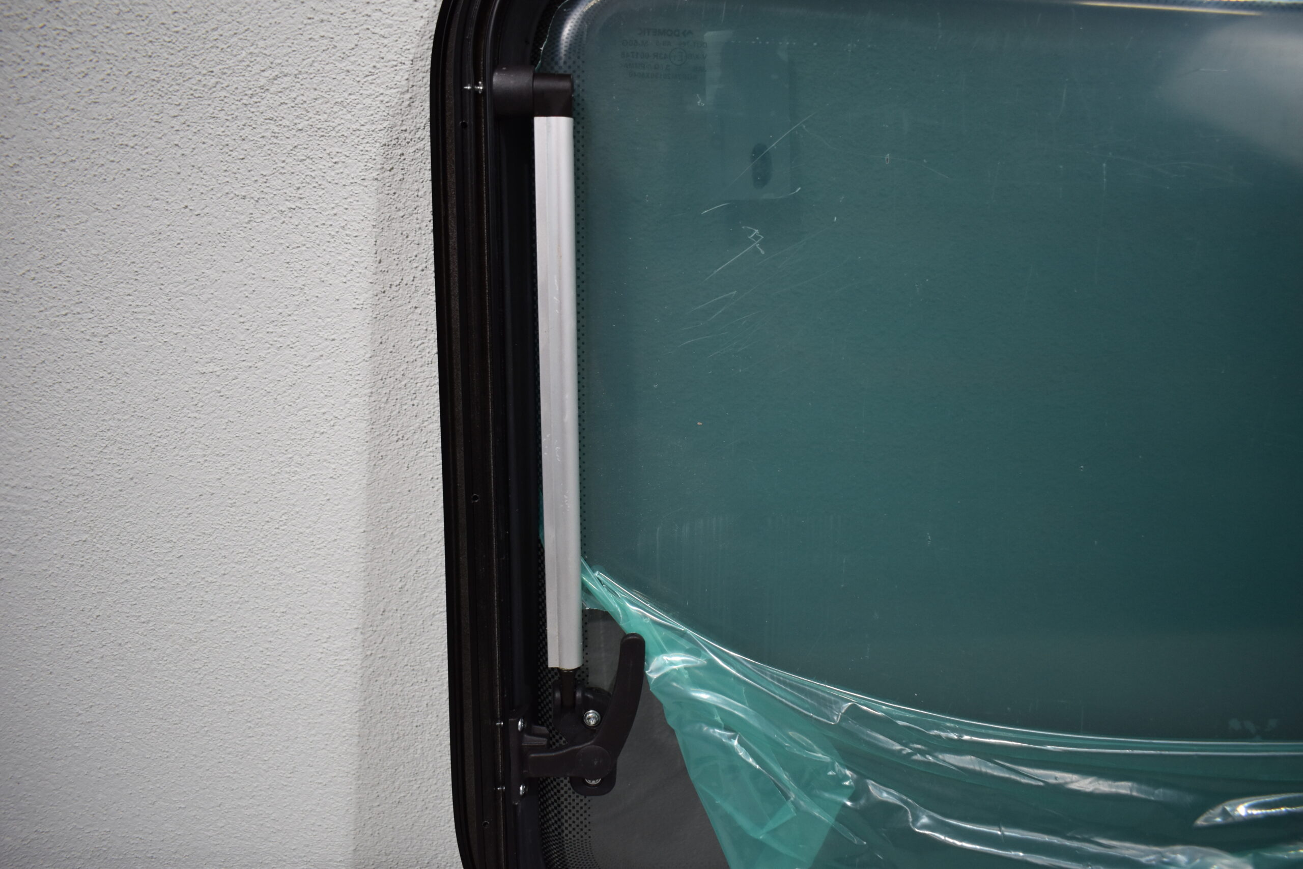 Dometic Ausstellfenster 900x500mm schwarz