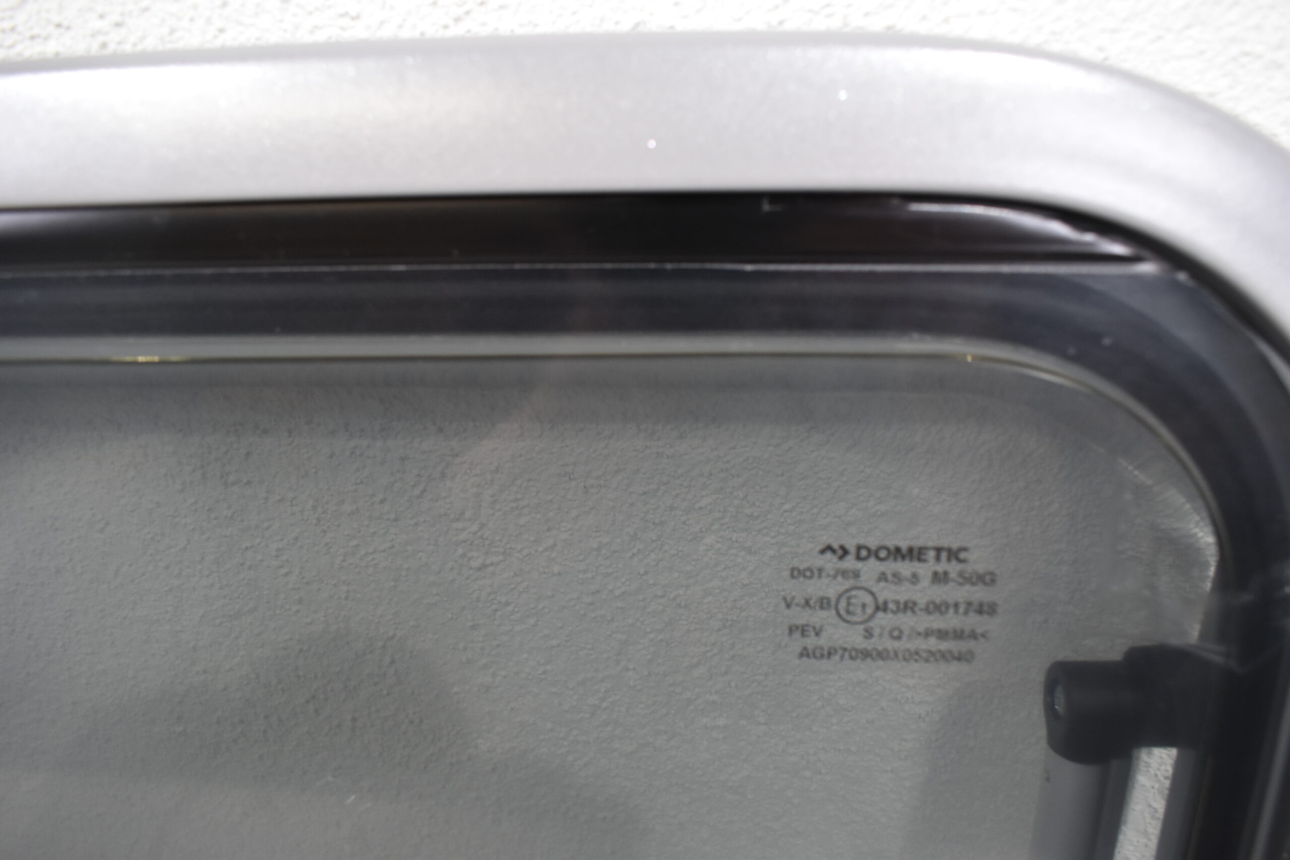Dometic Ausstellfenster 900x520mm grau