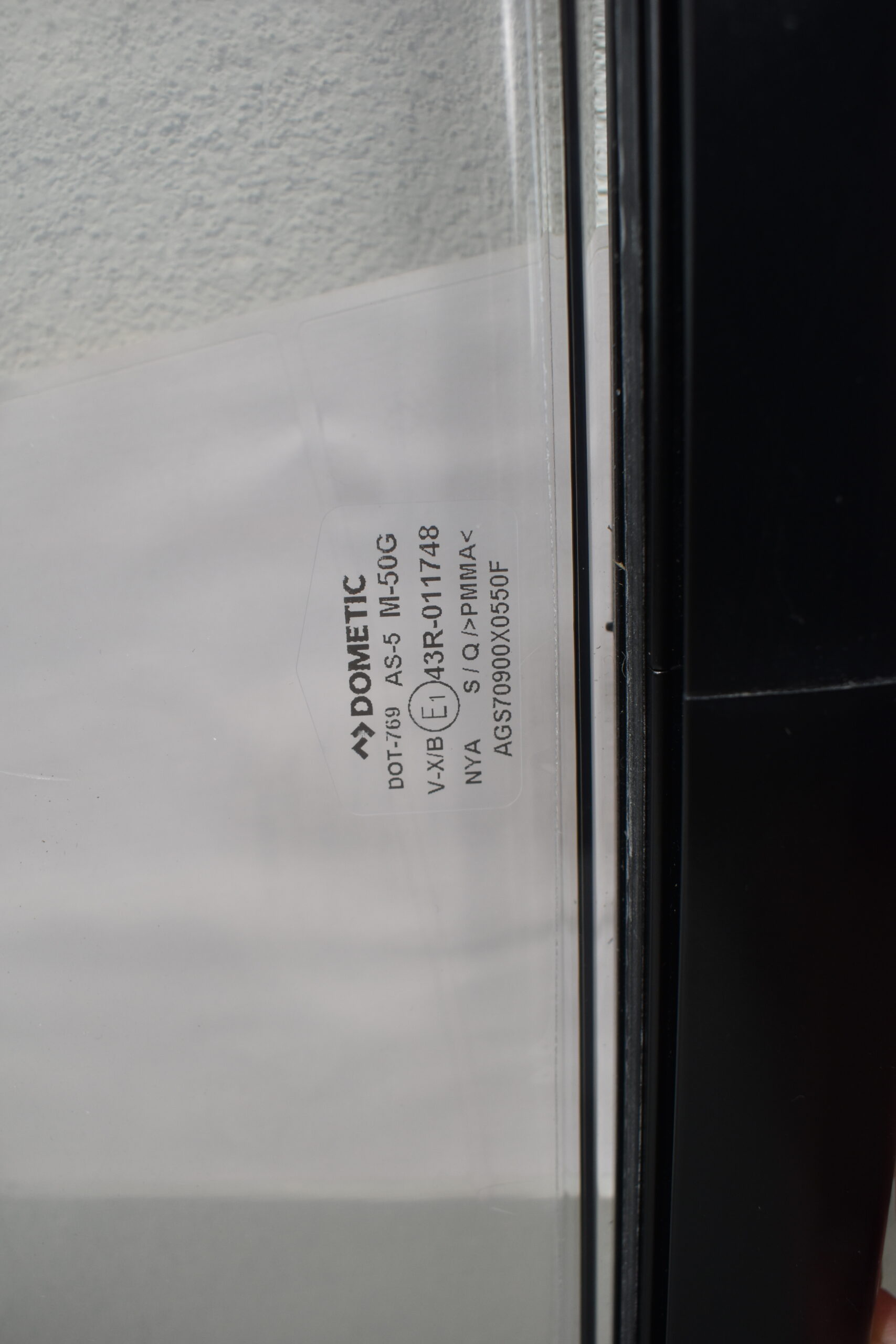 Dometic Schiebefenster S7 900x550mm Schwarz