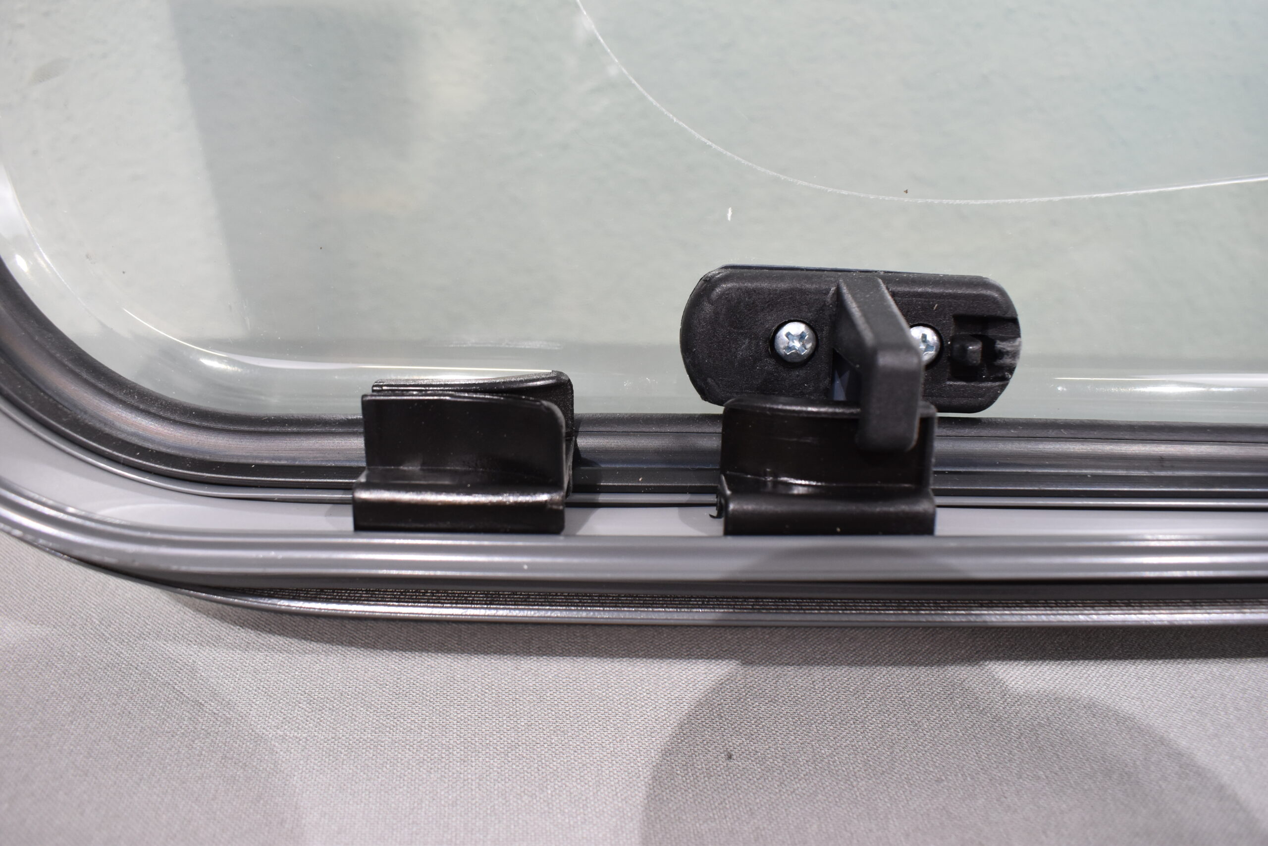 Dometic Ausstellfenster S7 1200x450mm dunkel grau