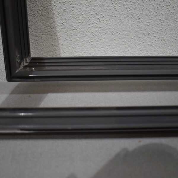 Klappenrahmen 850x1000mm – Winkel untere Kante 15° – grau – Niesmann & Bischoff