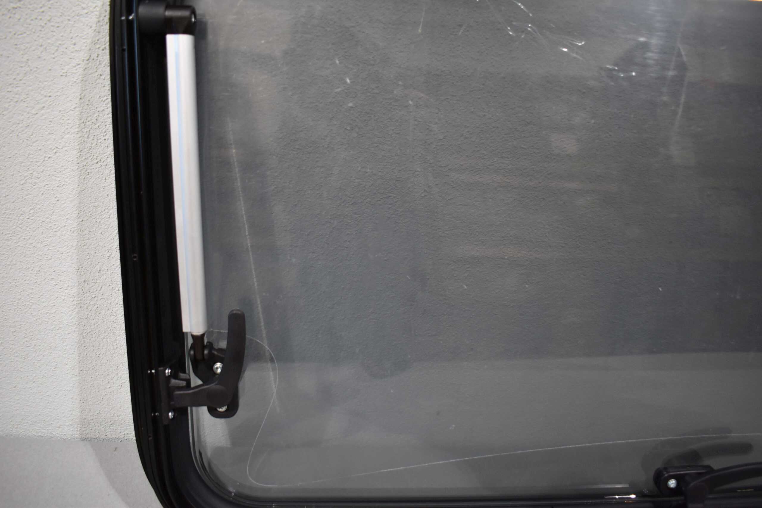 Dometic Ausstellfenster 700x400mm schwarz