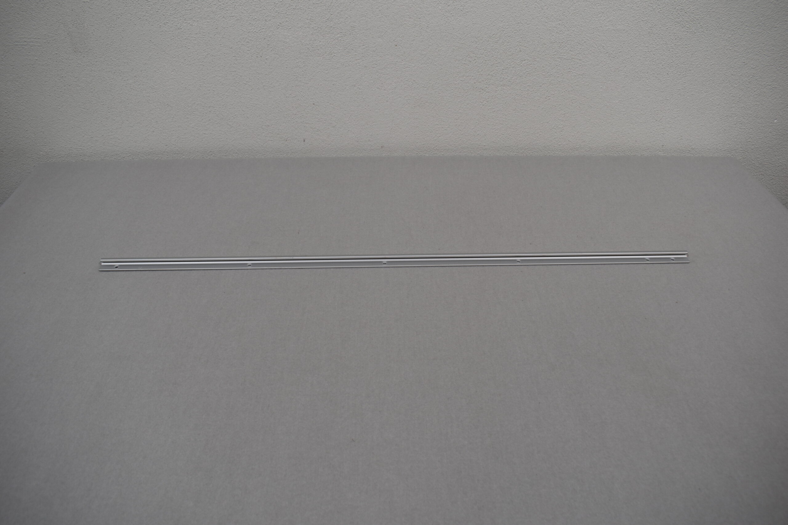 Dometic Scharnierleiste zum Einhängen von C4 Fenster 900x550mm