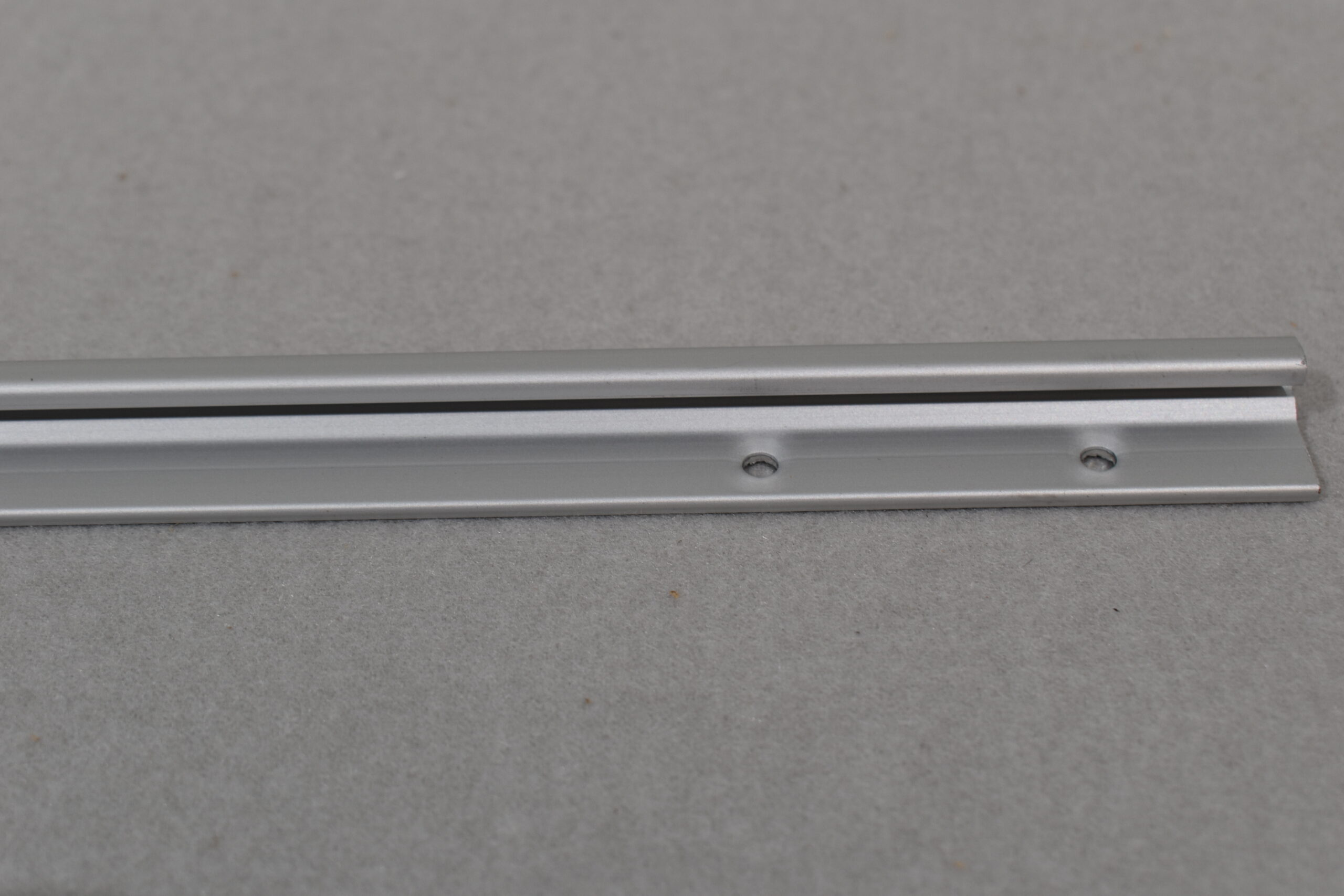 Dometic Scharnierleiste zum Einhängen von C4 Fenster 900x550mm