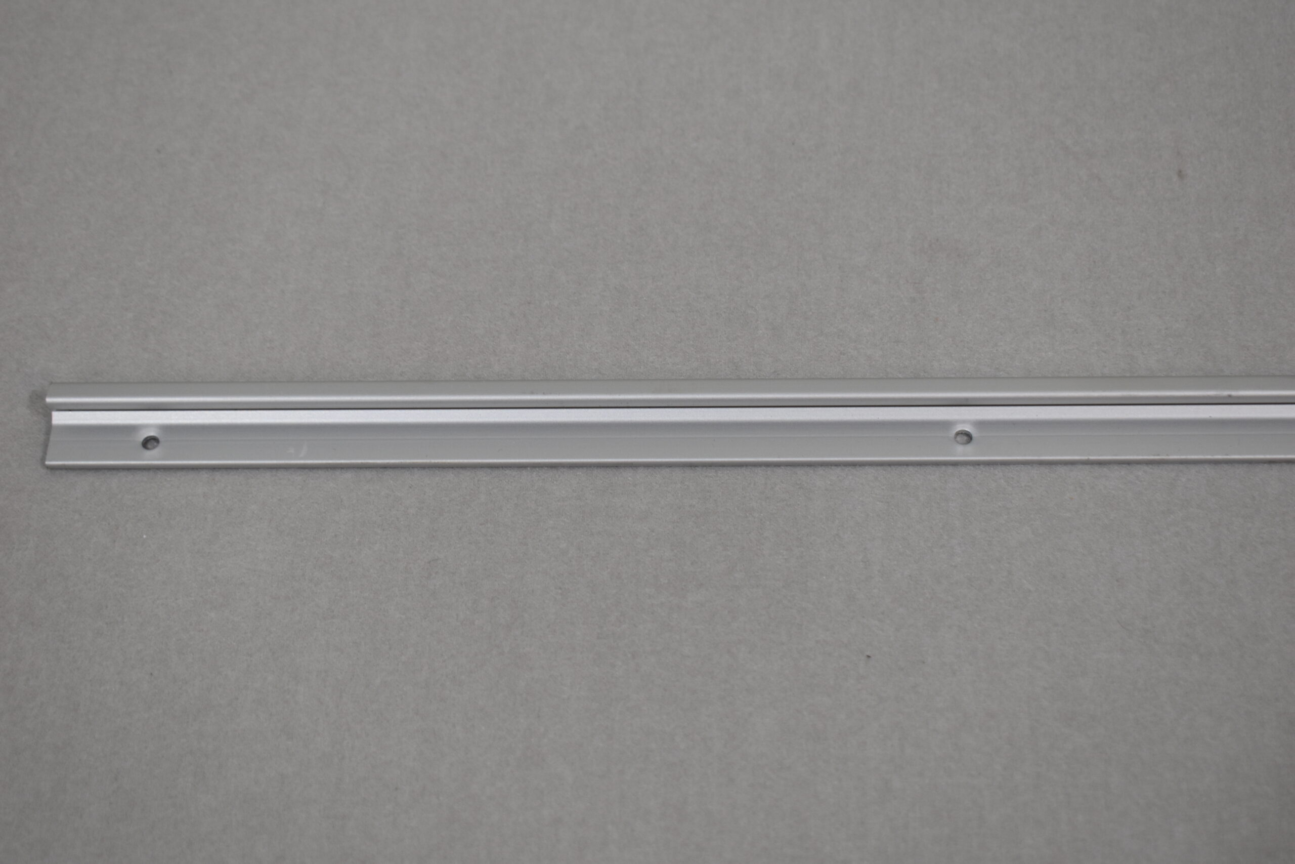 Dometic Scharnierleiste zum Einhängen von C4 Fenster 900x550mm