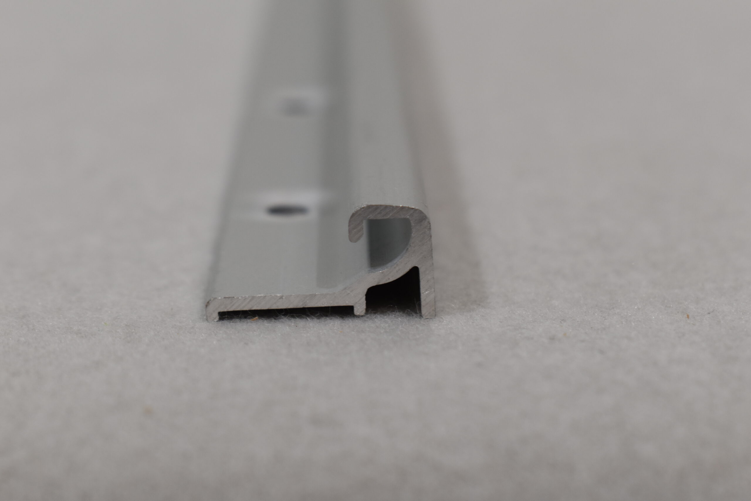 Dometic Scharnierleiste zum Einhängen von C4 Fenster 900x550mm