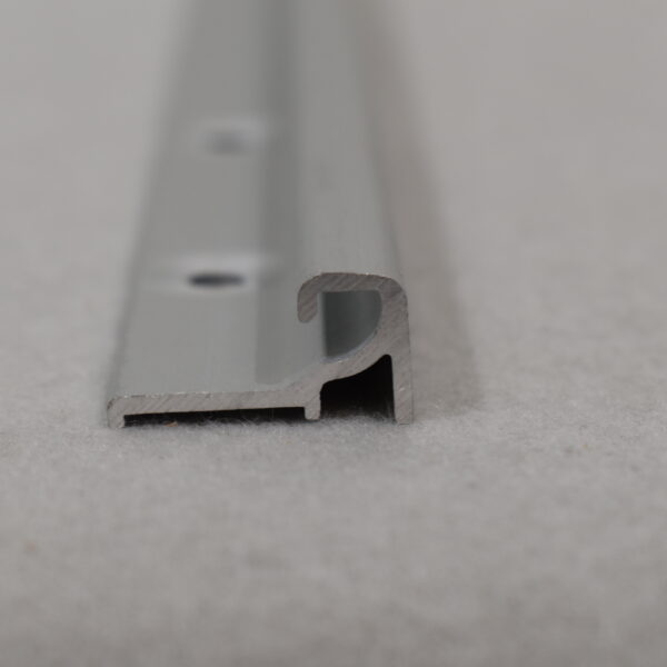 Dometic Scharnierleiste zum Einhängen von C4 Fenster 900x550mm