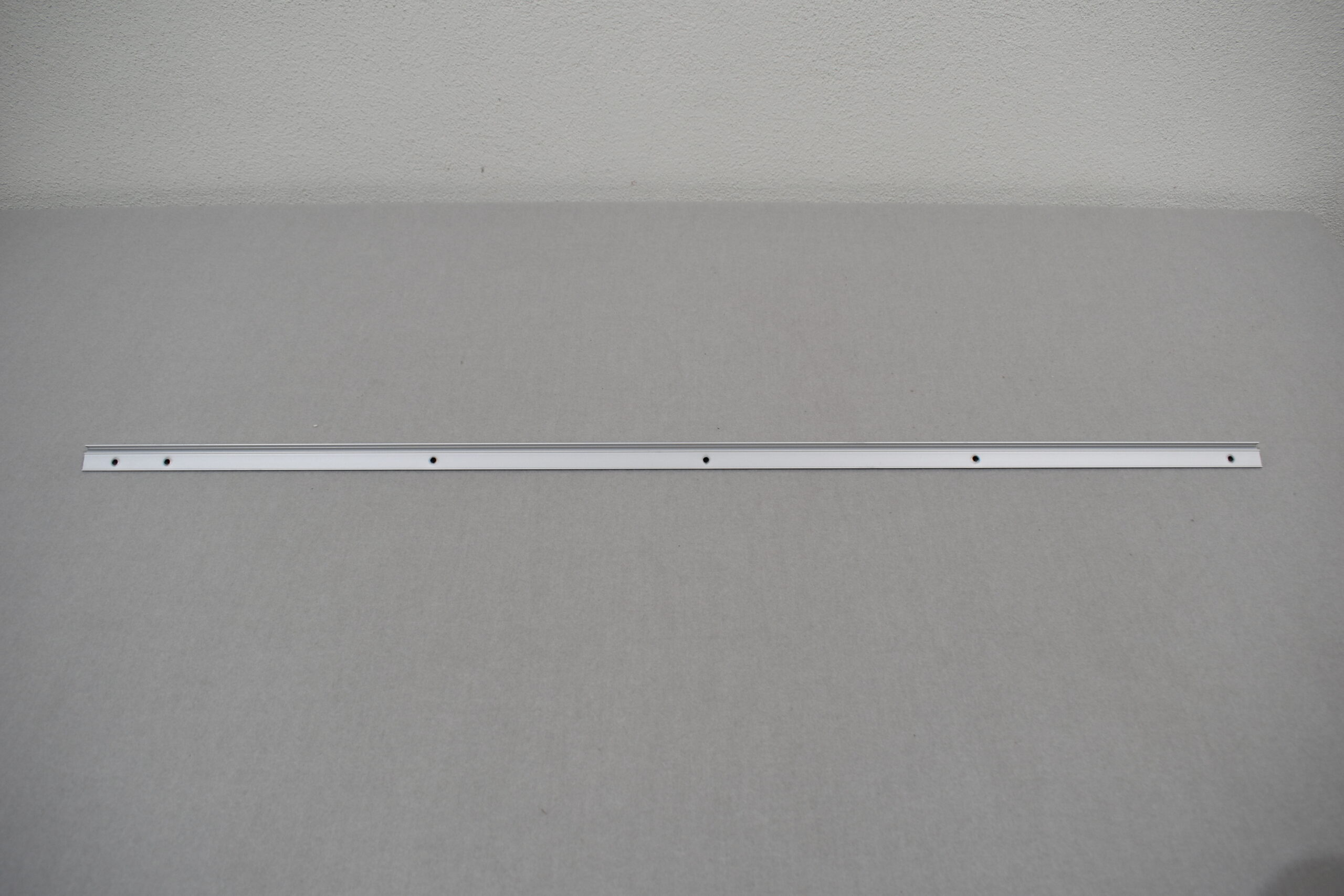 Dometic Scharnierleiste zum Einhängen von C4 Fenster 900x550mm