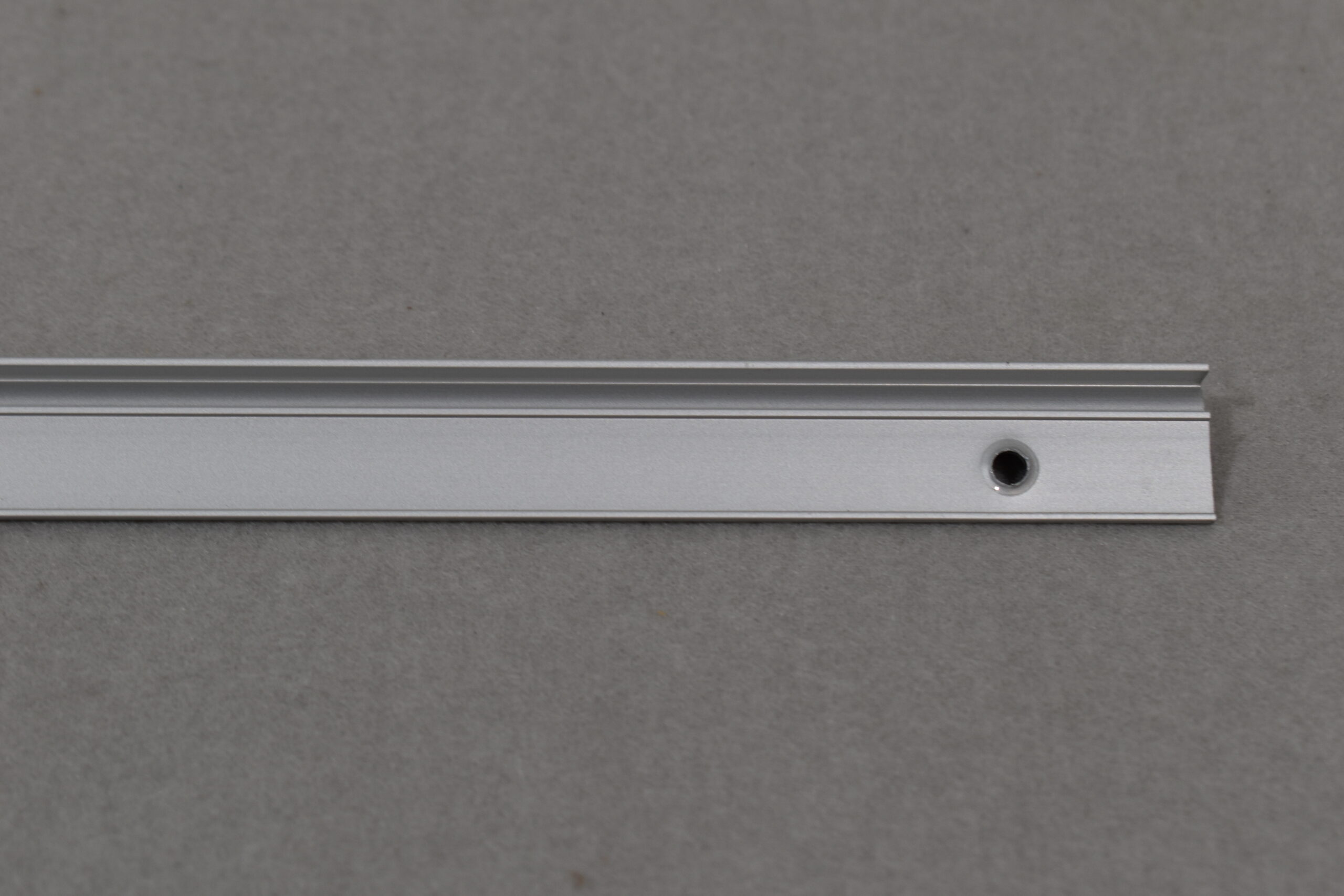 Dometic Scharnierleiste zum Einhängen von C4 Fenster 900x550mm