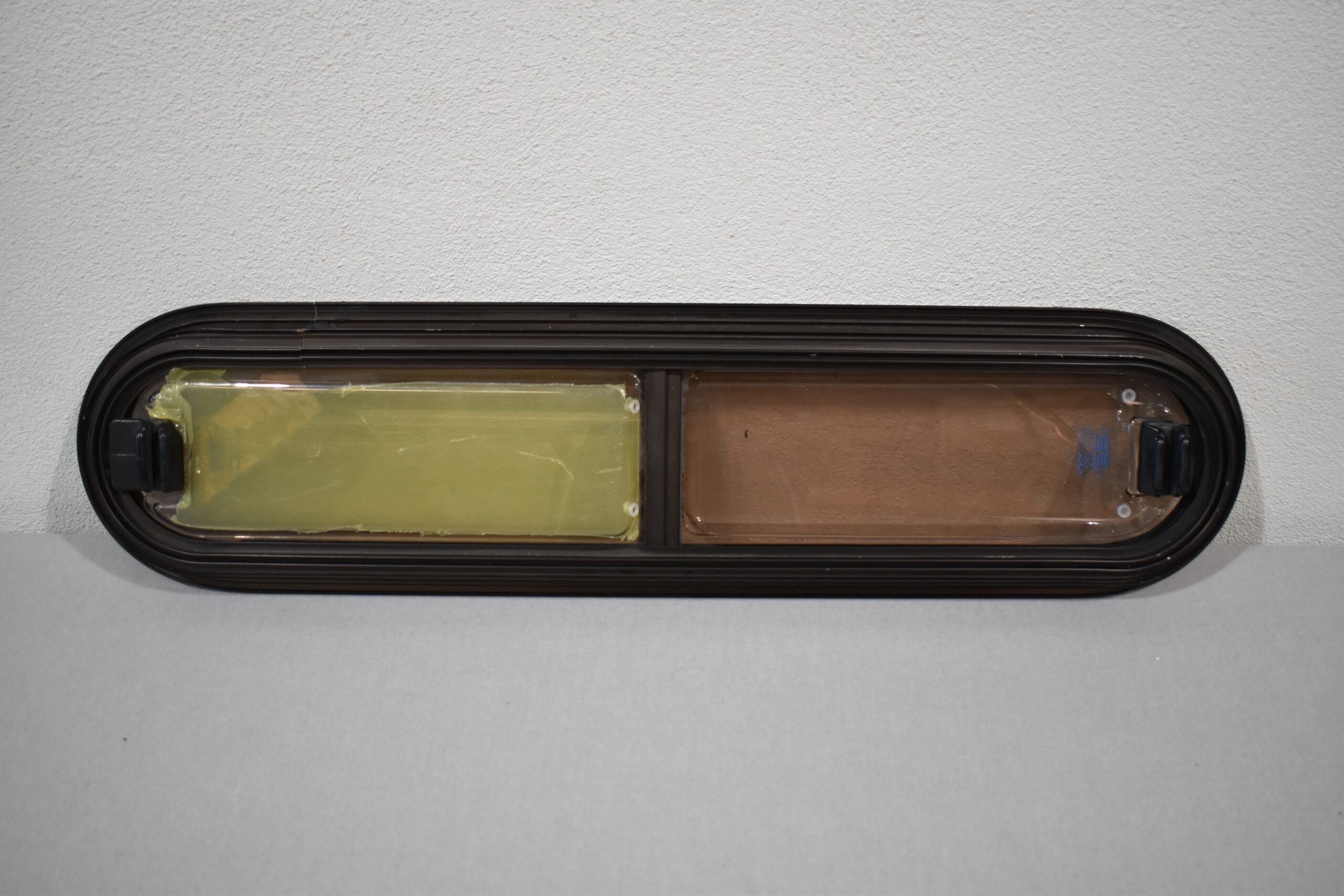 Schiebefenster im Dach links 700x150mm schwarz