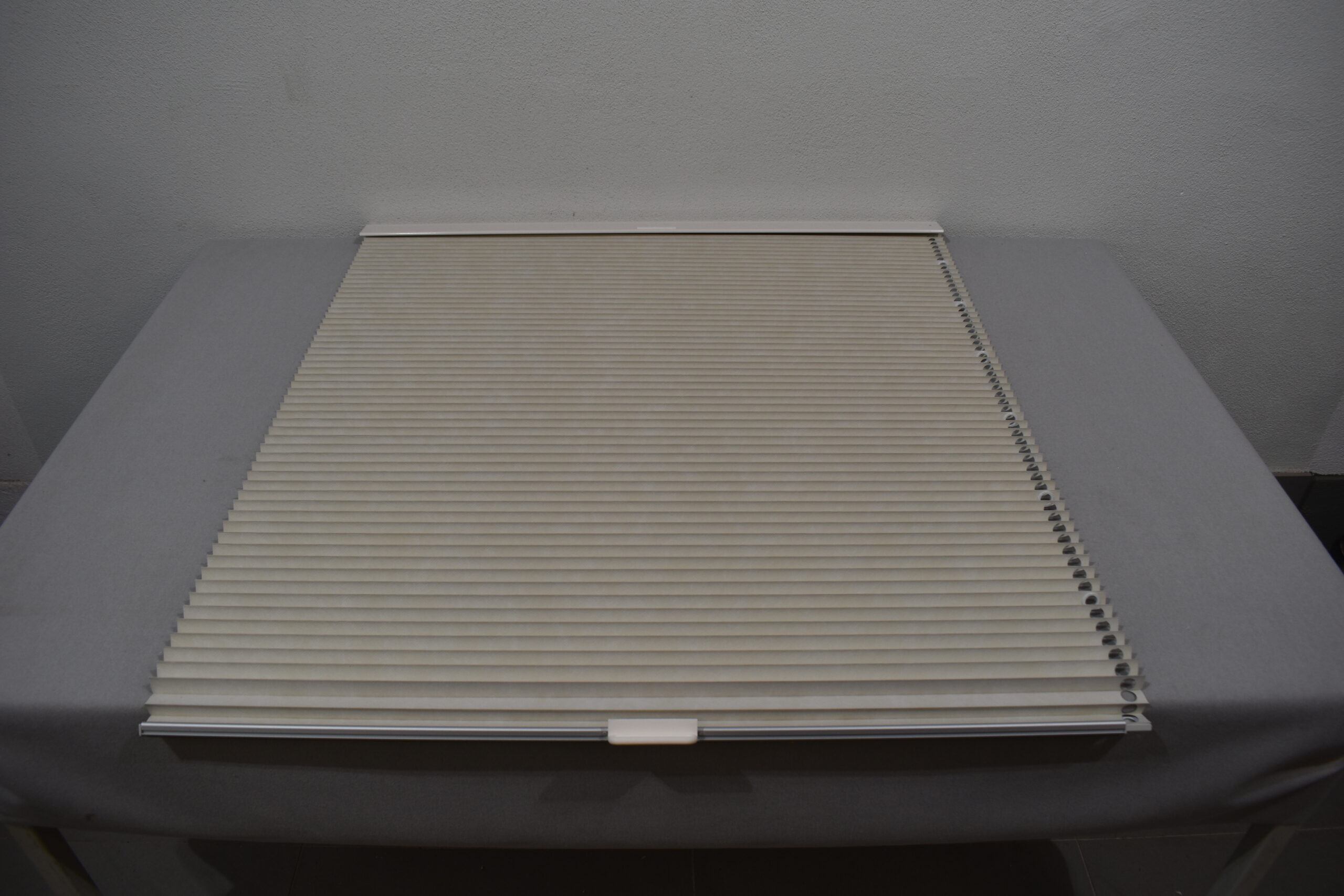 Verdunklungsrollo Fahrerseite 900x1125mm weiß