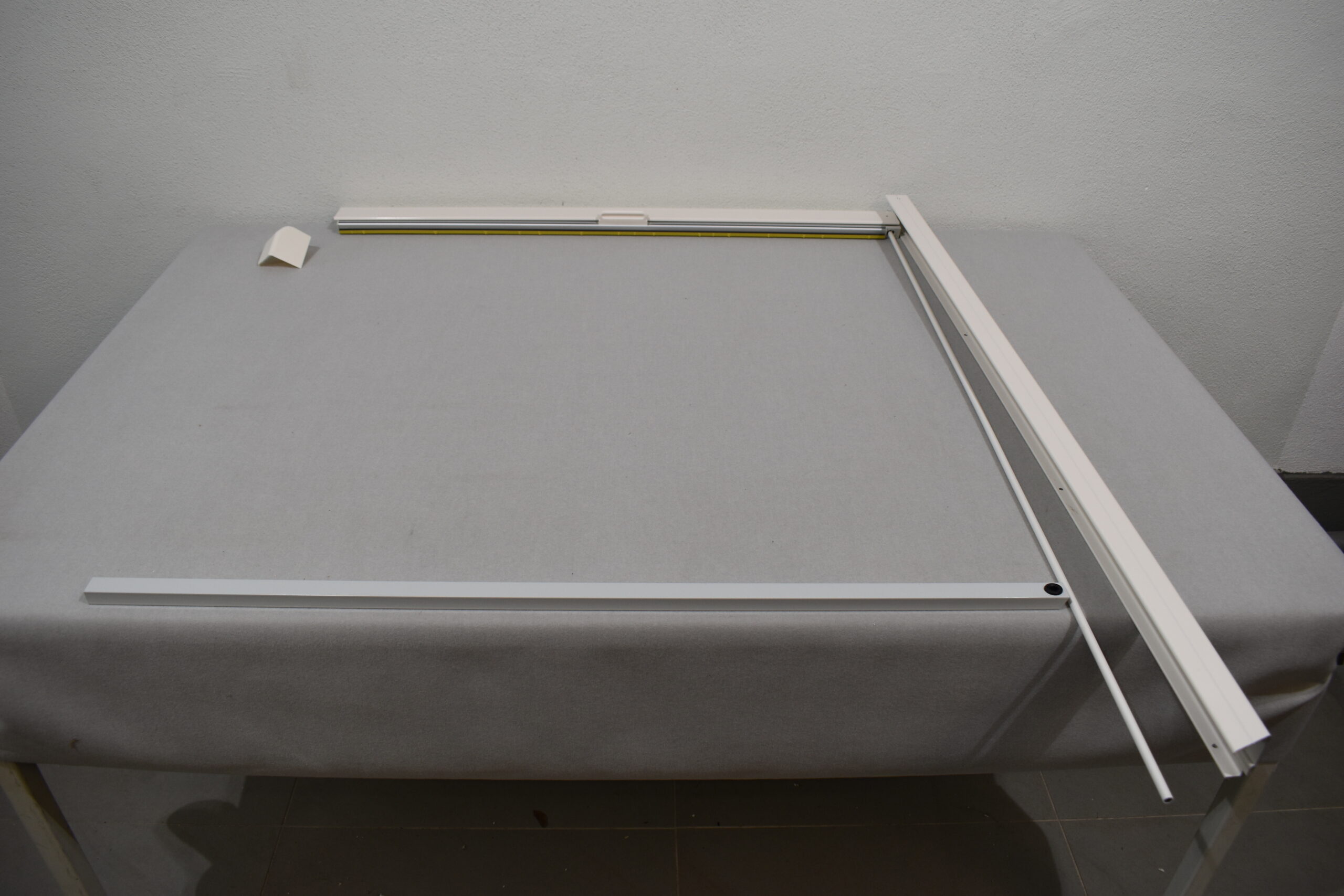 Verdunklungsrollo Fahrerseite 900x1125mm weiß