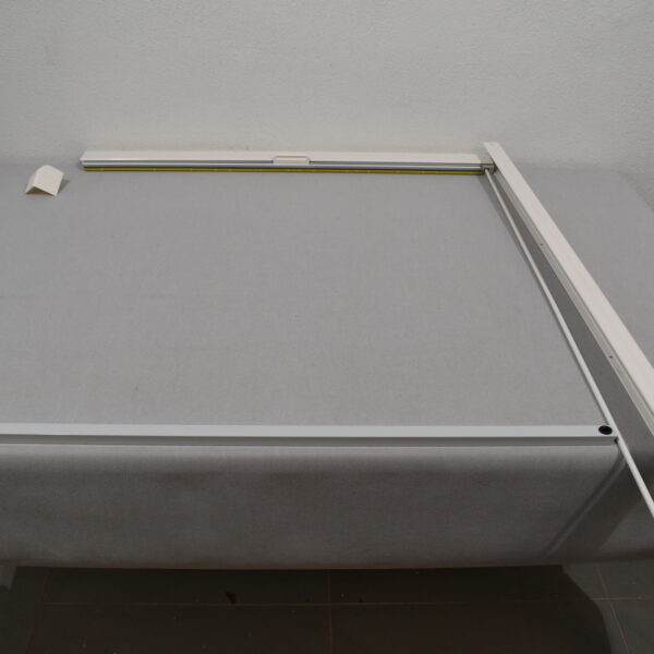 Verdunklungsrollo Fahrerseite 900x1125mm weiß