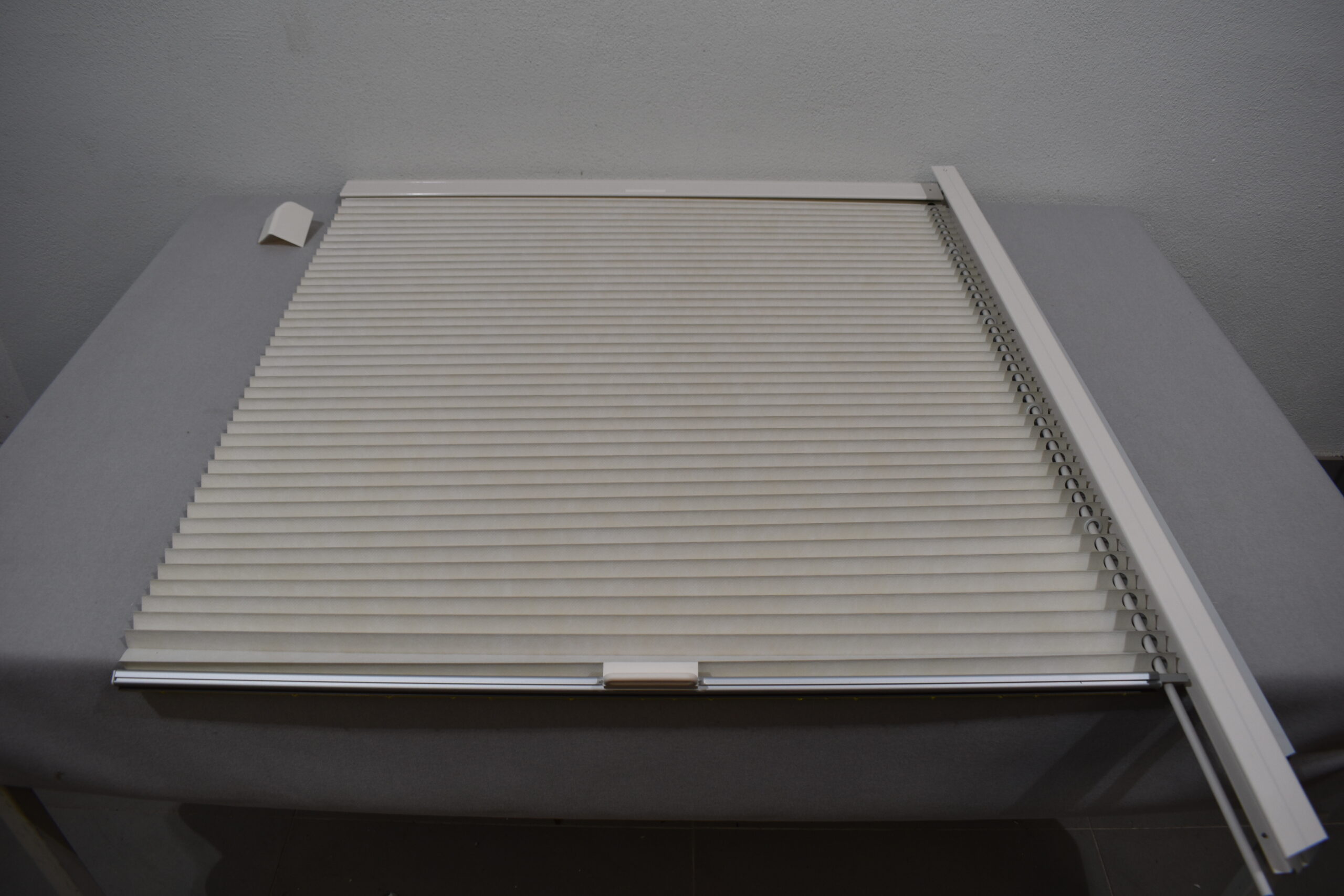 Verdunklungsrollo Fahrerseite 900x1125mm weiß