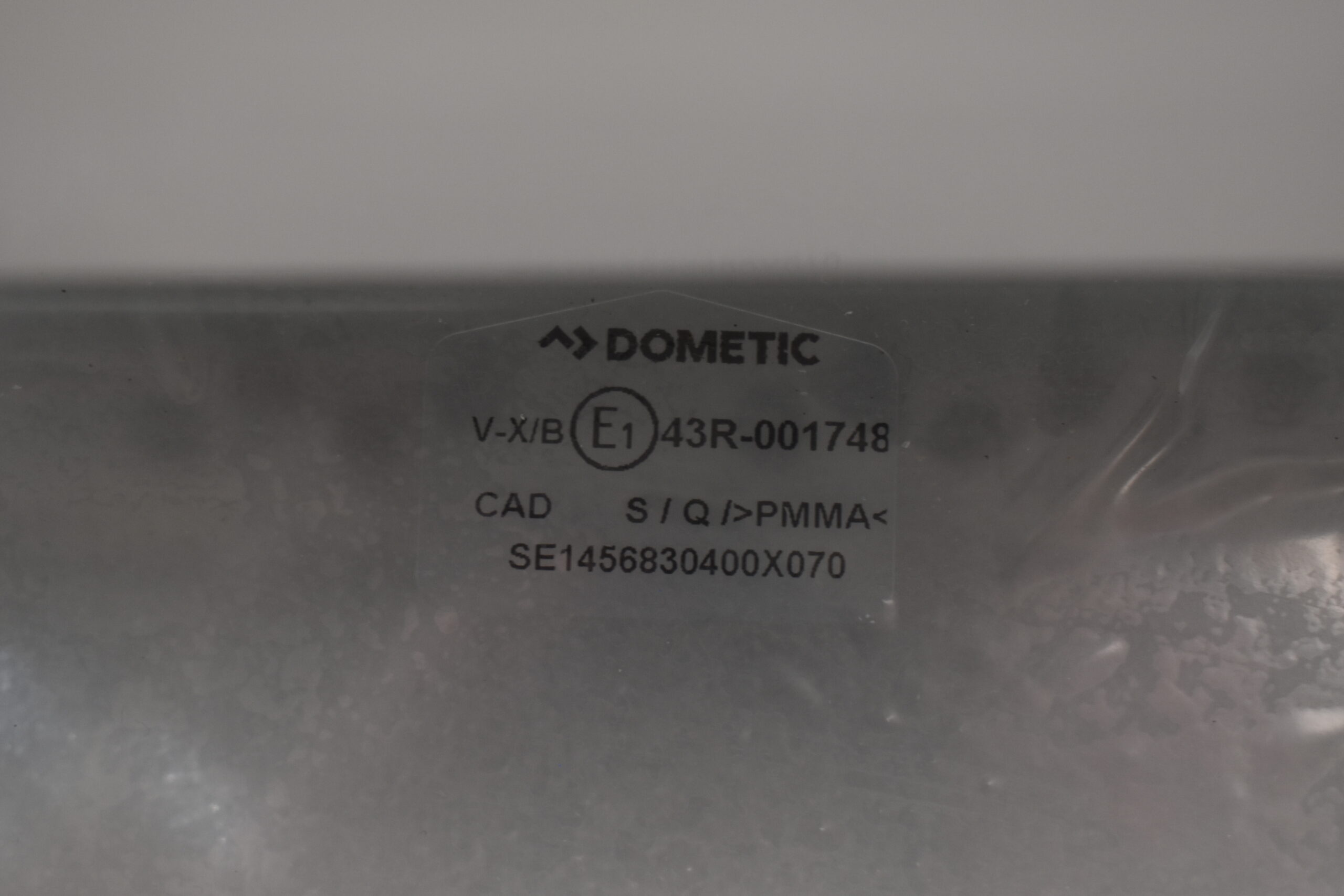Dometic Dachhaube 700x400 weiß