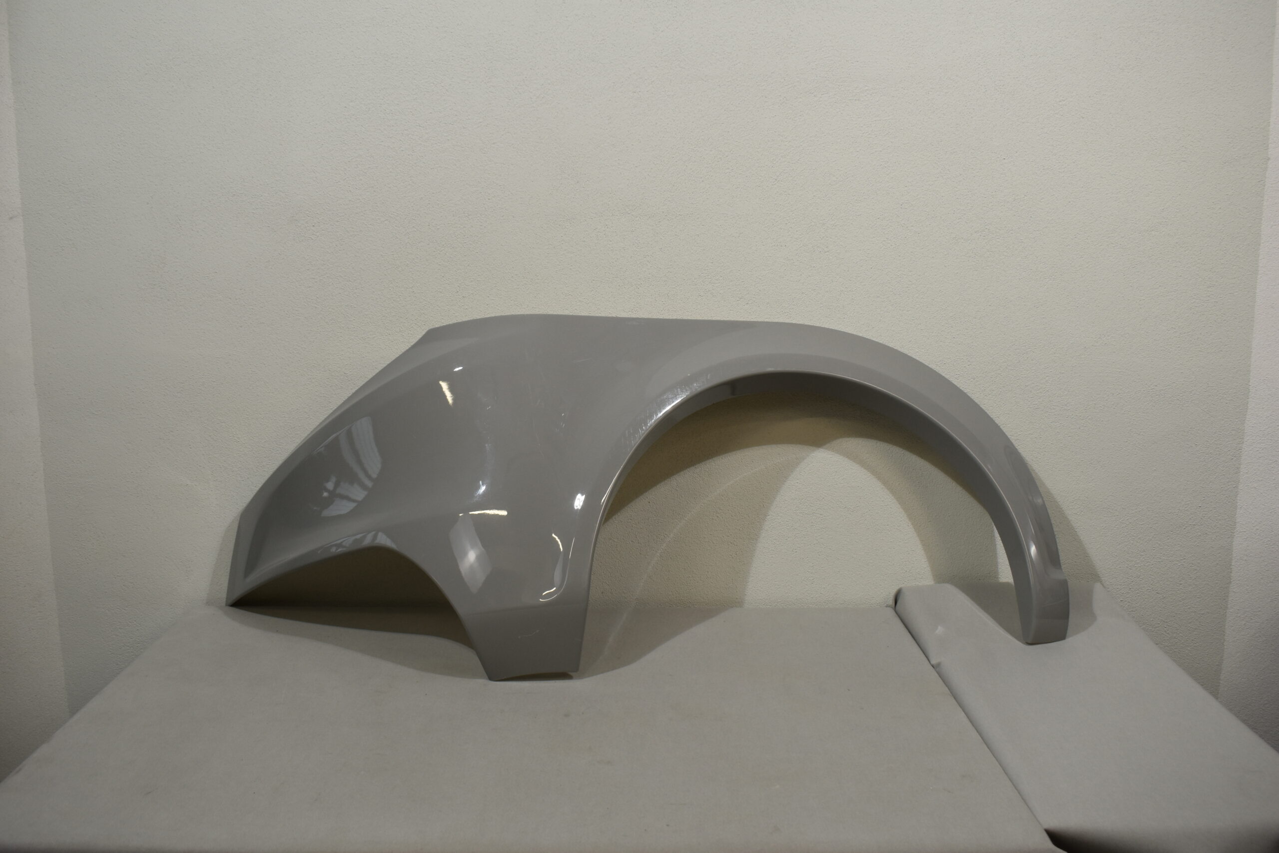 Niesmann und Bischoff i Smove 2021-2024 Radlaufblende Fahrerseite; hell grau