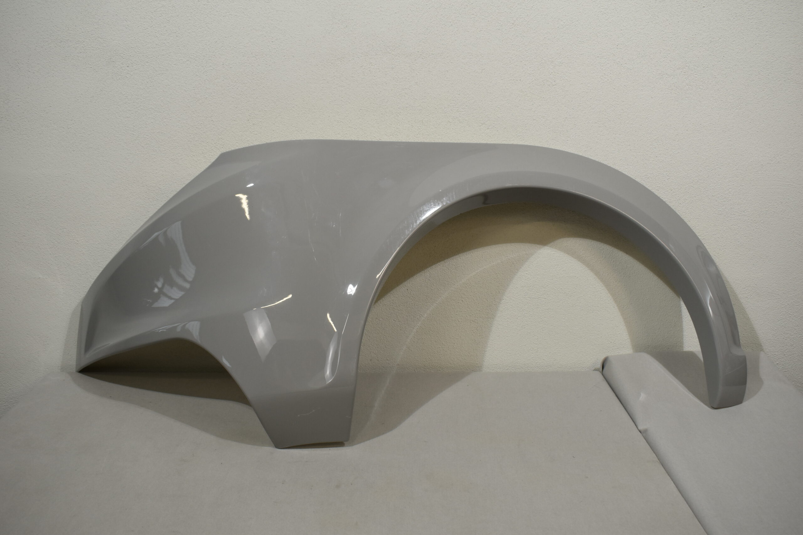 Niesmann und Bischoff i Smove 2021-2024 Radlaufblende Fahrerseite; hell grau