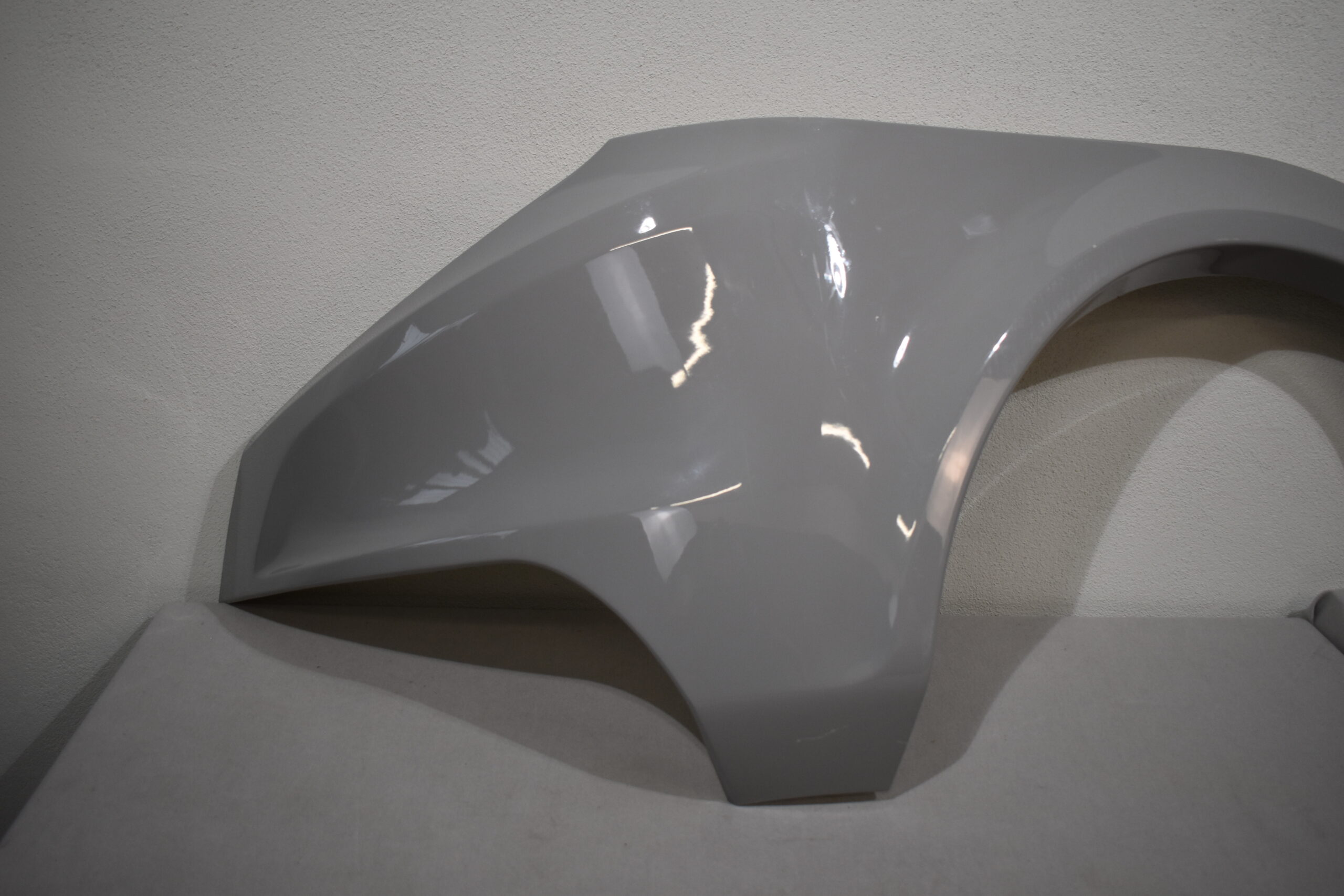 Niesmann und Bischoff i Smove 2021-2024 Radlaufblende Fahrerseite; hell grau