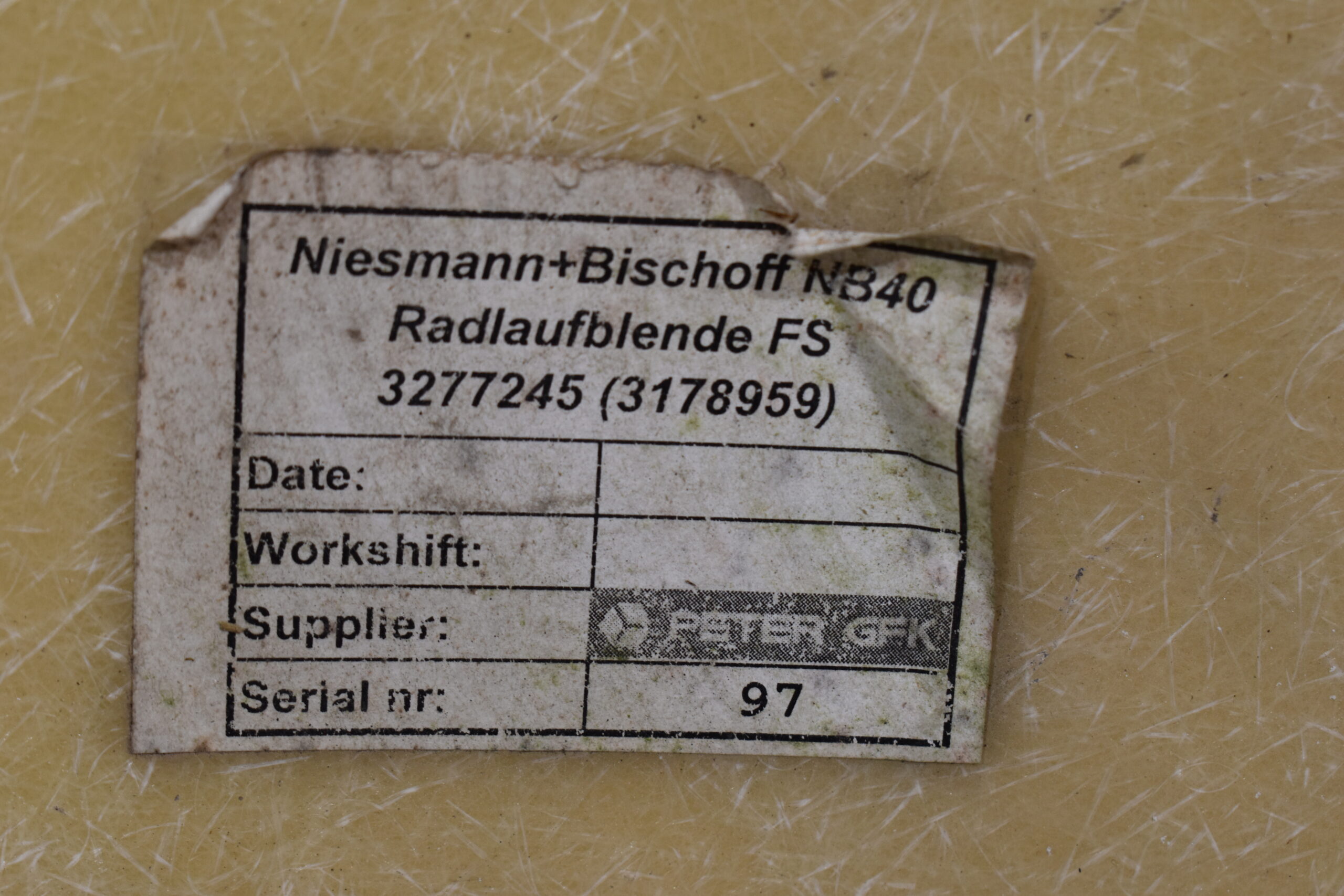 Niesmann und Bischoff i Smove 2021-2024 Radlaufblende Fahrerseite; hell grau