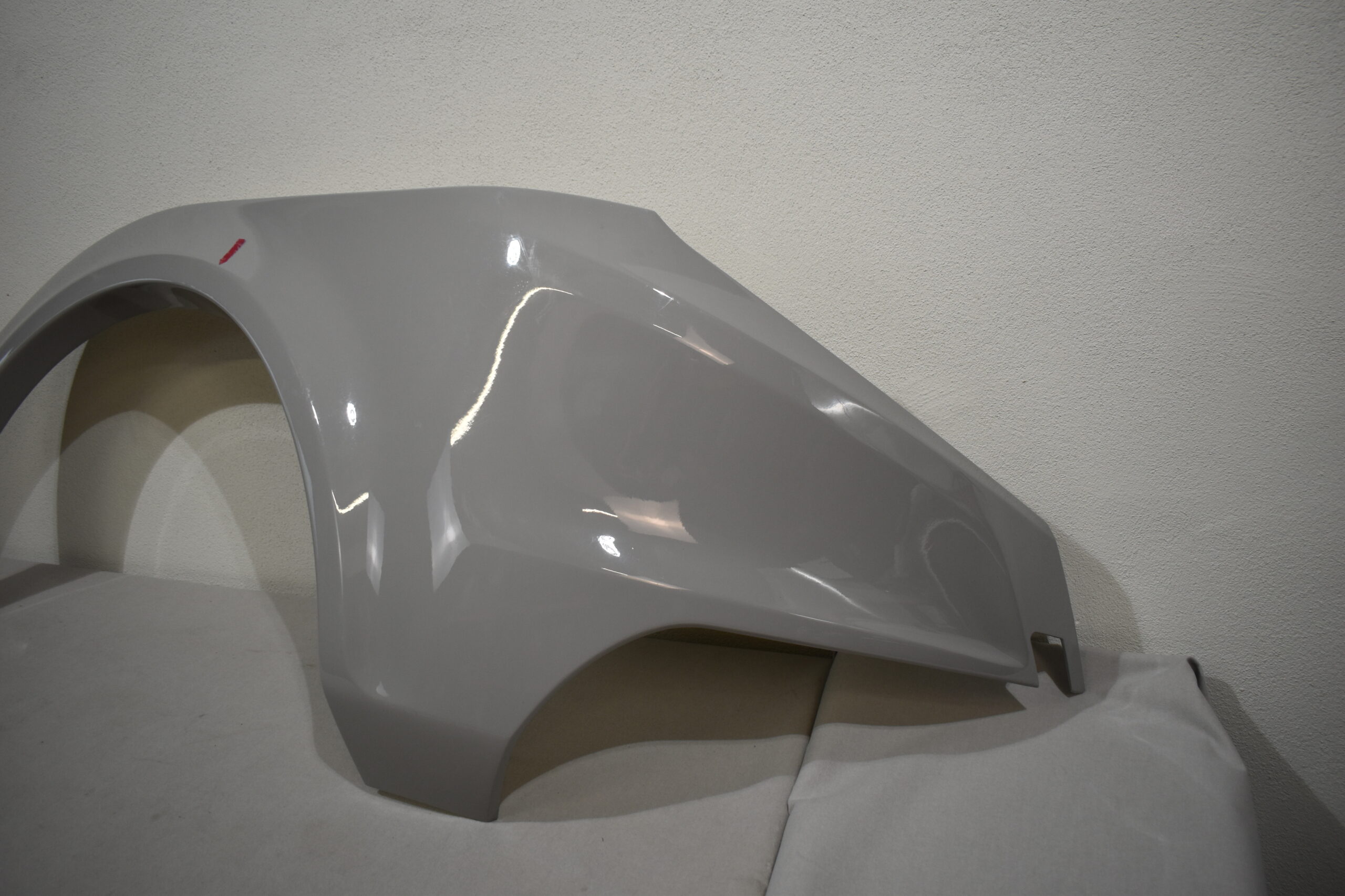 Niesmann und Bischoff i Smove 2021-2024 Radlaufblende Beifahrerseite; hell grau