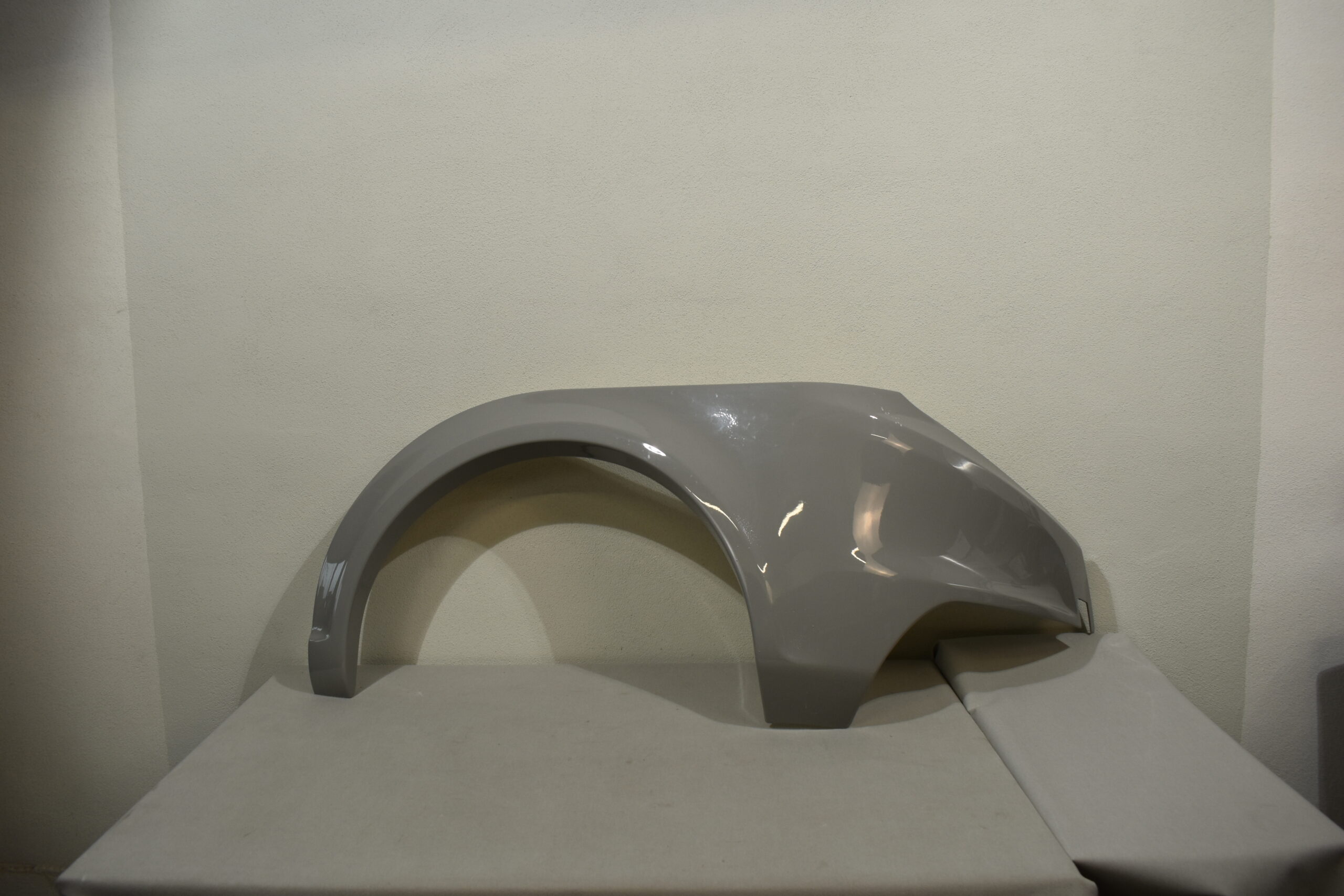 Niesmann und Bischoff i Smove 2021-2024 Radlaufblende Beifahrerseite; hell grau