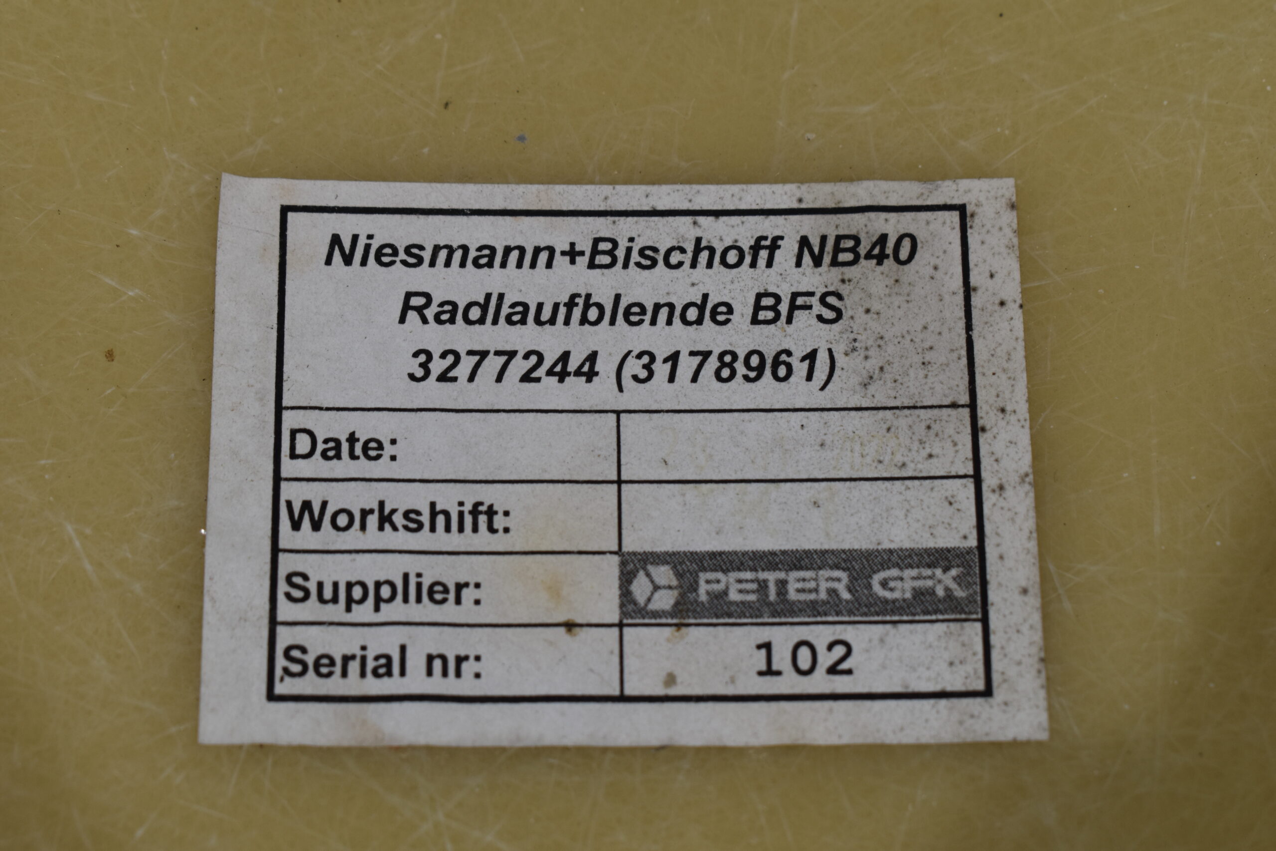 Niesmann und Bischoff i Smove 2021-2024 Radlaufblende Beifahrerseite; hell grau